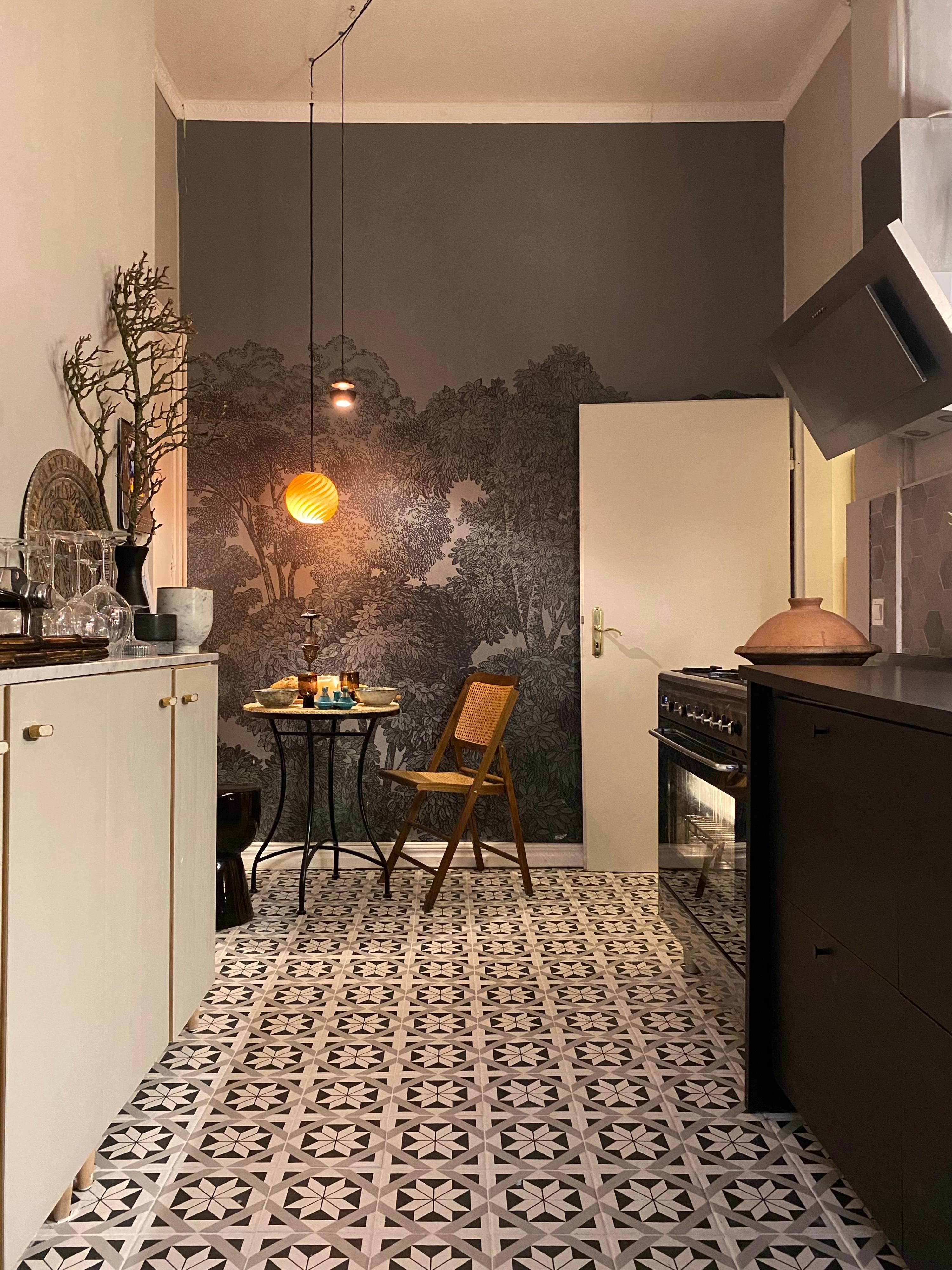 Fliesenlegen: Done ☑️ #küche #diy #renovierung #tapete #altbau