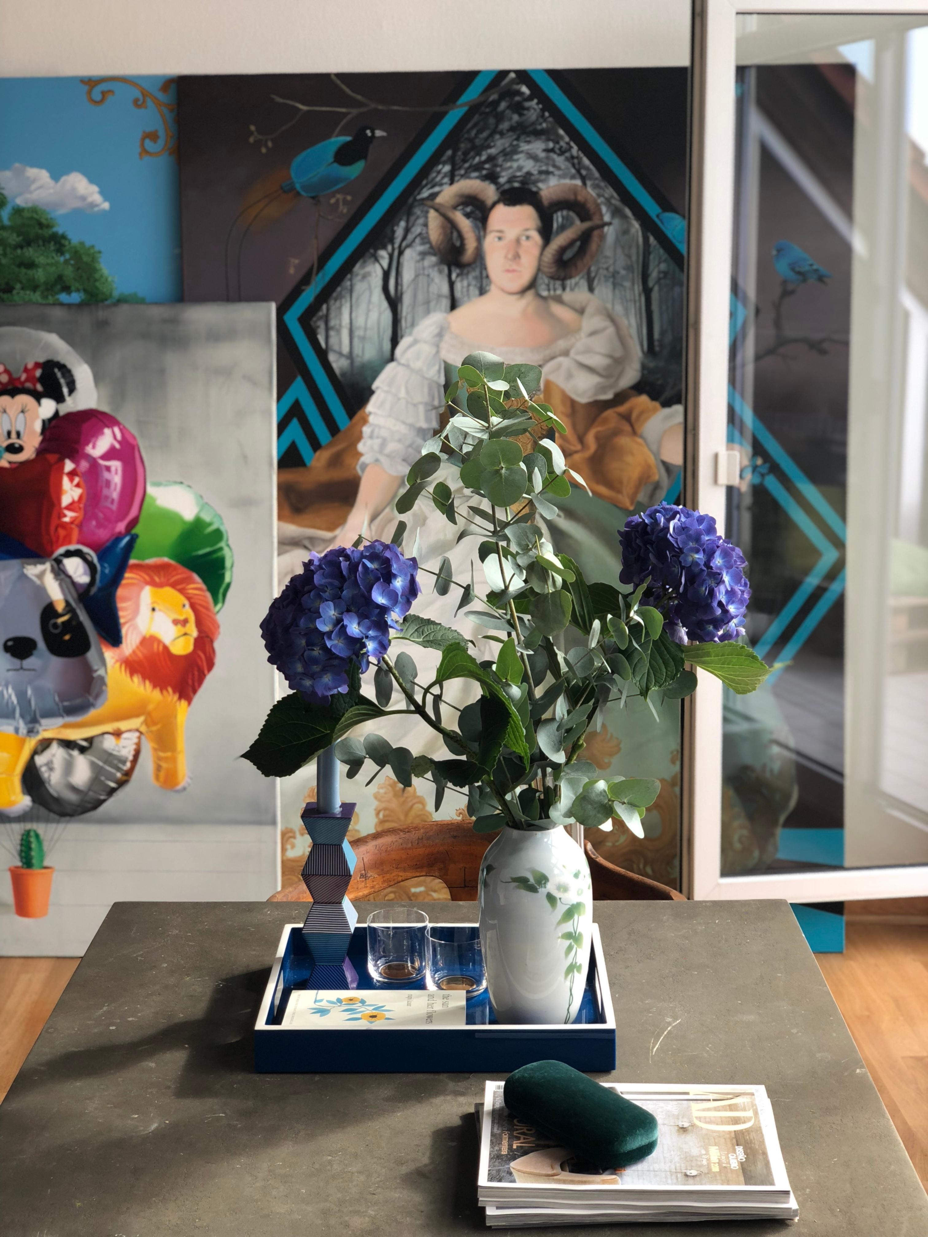 Flower Power and Colorful Art in our Berlin home. #interior #flower #table