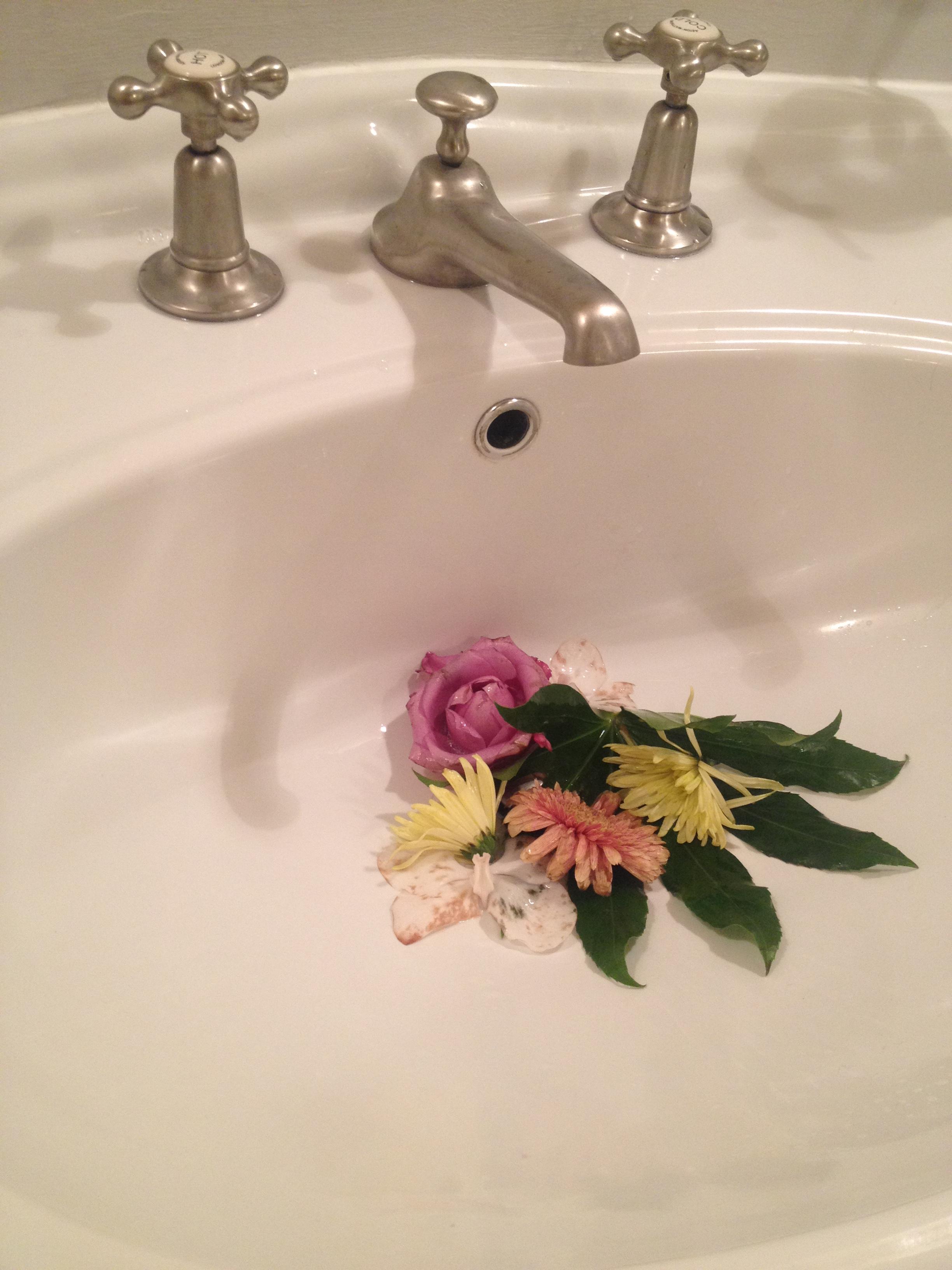Flowerpower im Bad, eine wunderschöne, sommerliche und gut-duftende Dekor Alternative