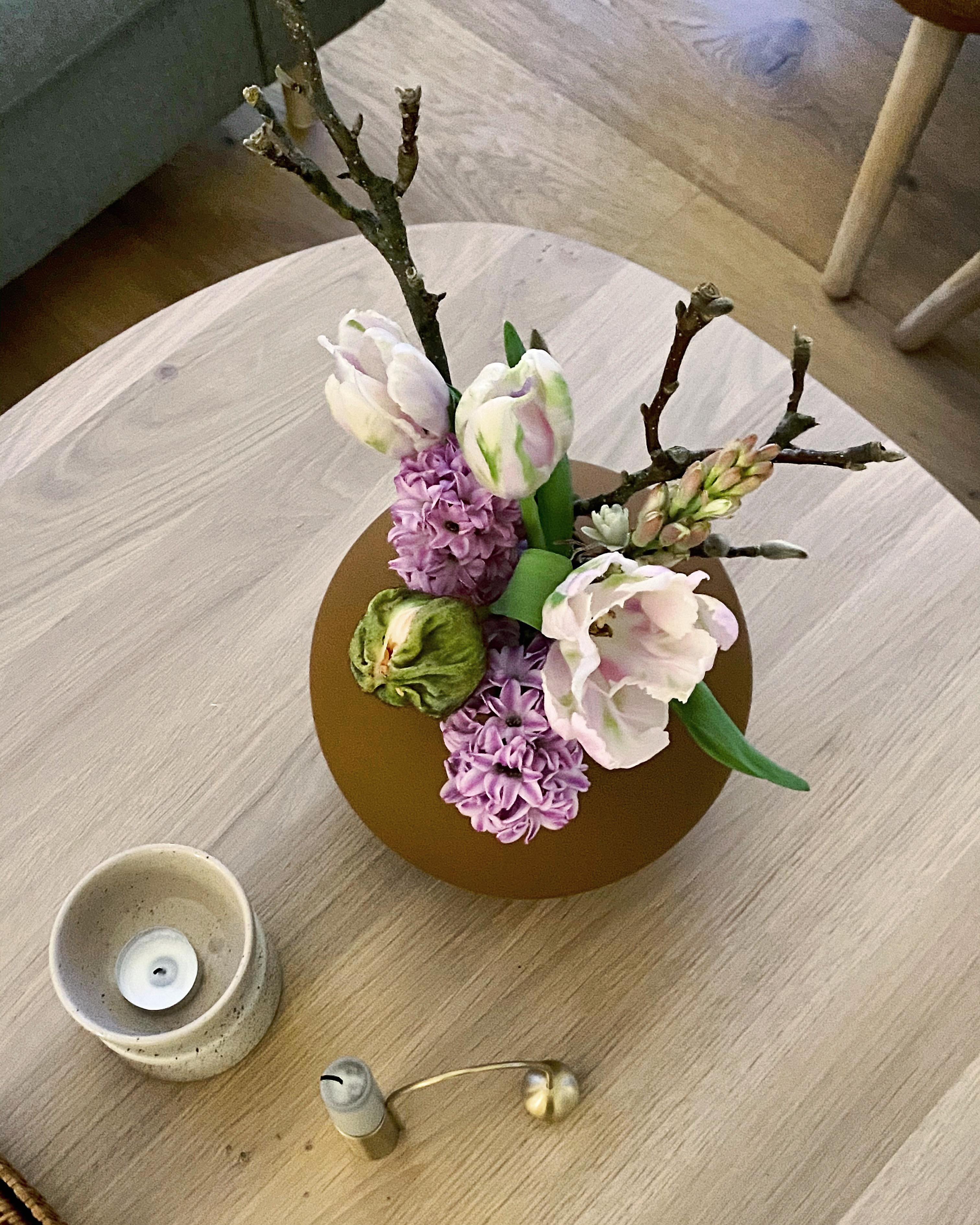 Flowers for you 🌸
#blumen#frühlingsblumen#interior#couchliebt#springflowers#frühling#couchtisch