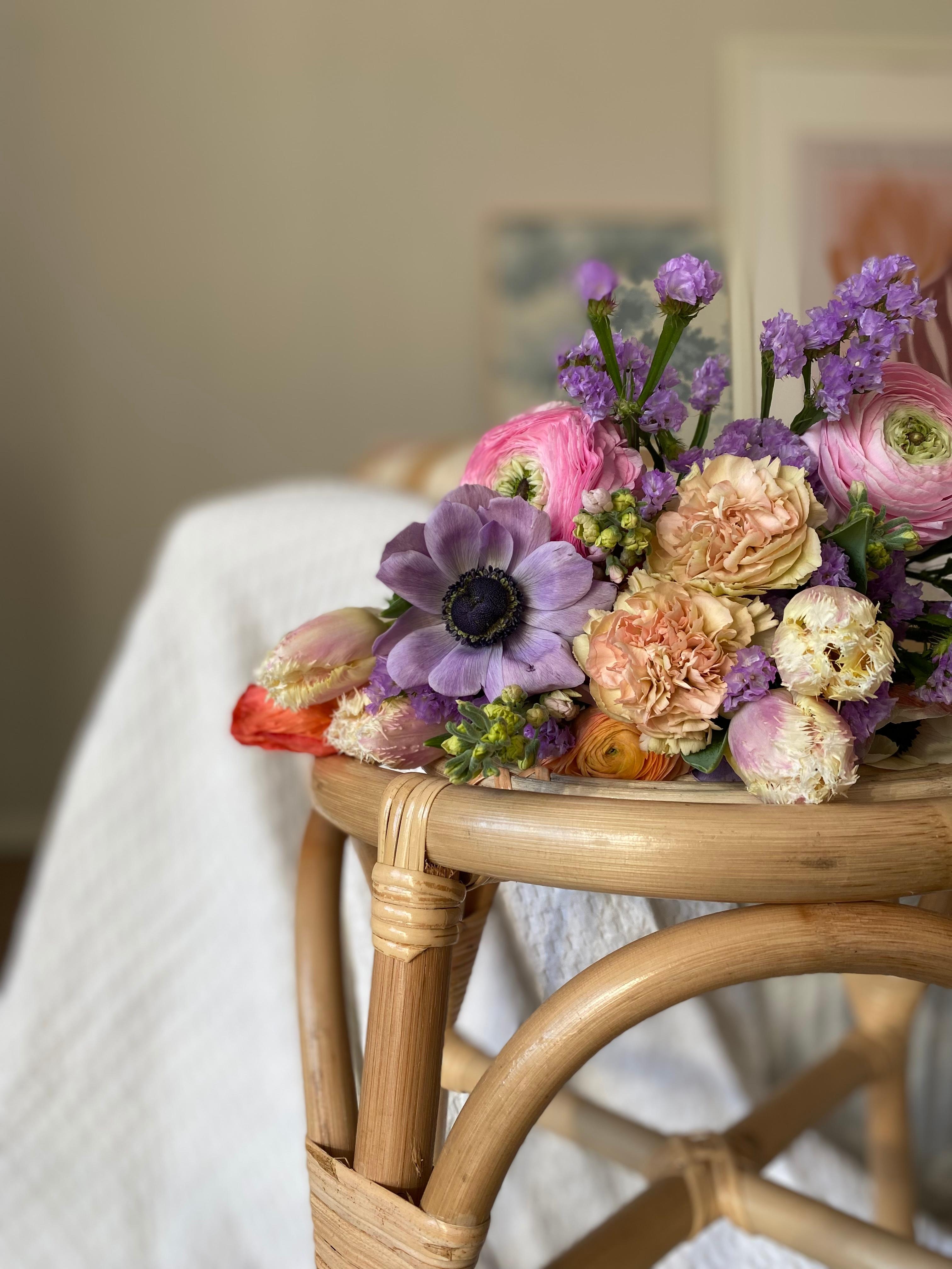 Flowers 
#springdecor#flowerpower#interiorandliving#blumenmädchen#frühlingsstrauss#floraldesign 