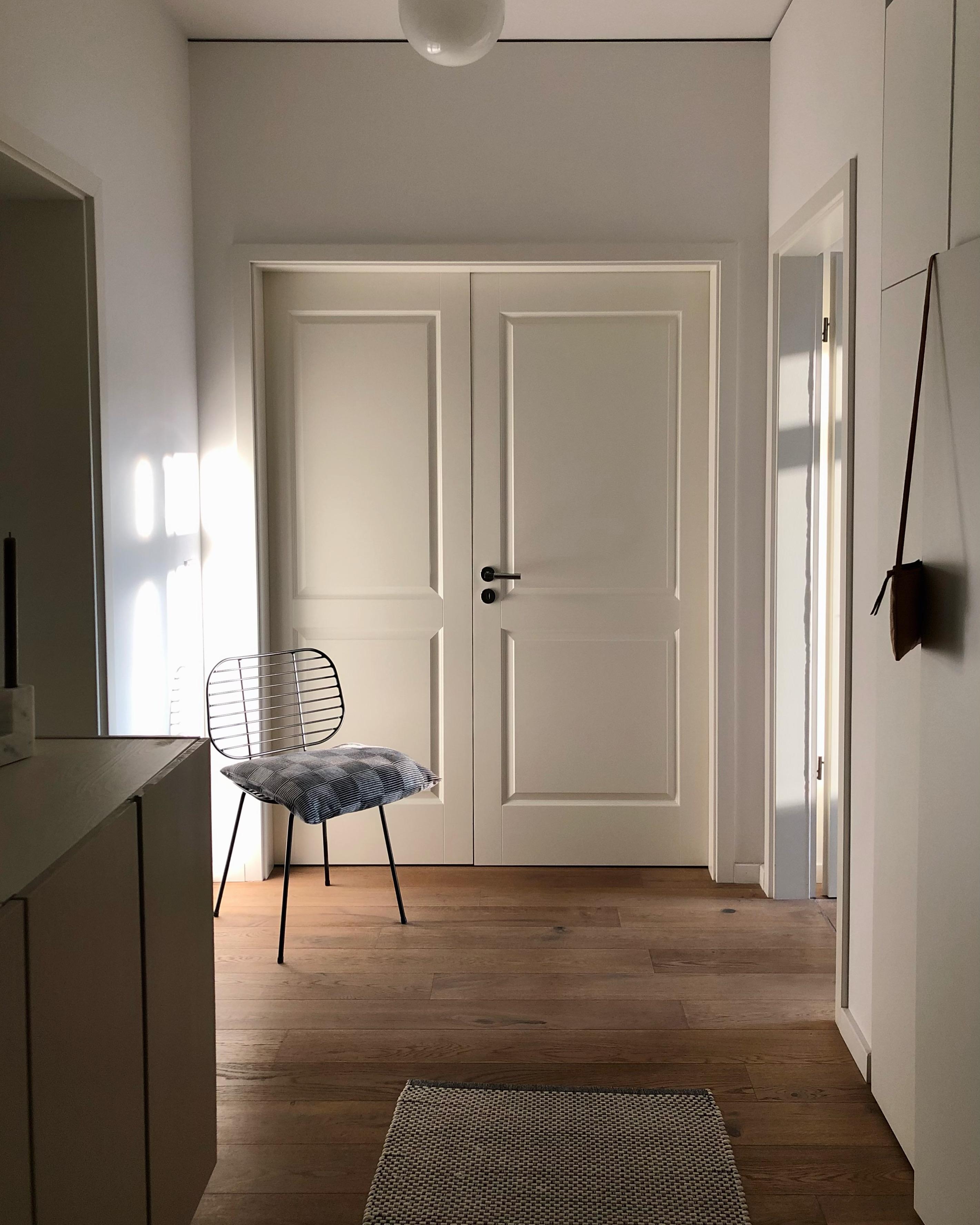 #flur #eingangsbereich #flügeltür #stauraum #ivar #garderobe #minimalistisch #skandinavisch #interior #interieur #home