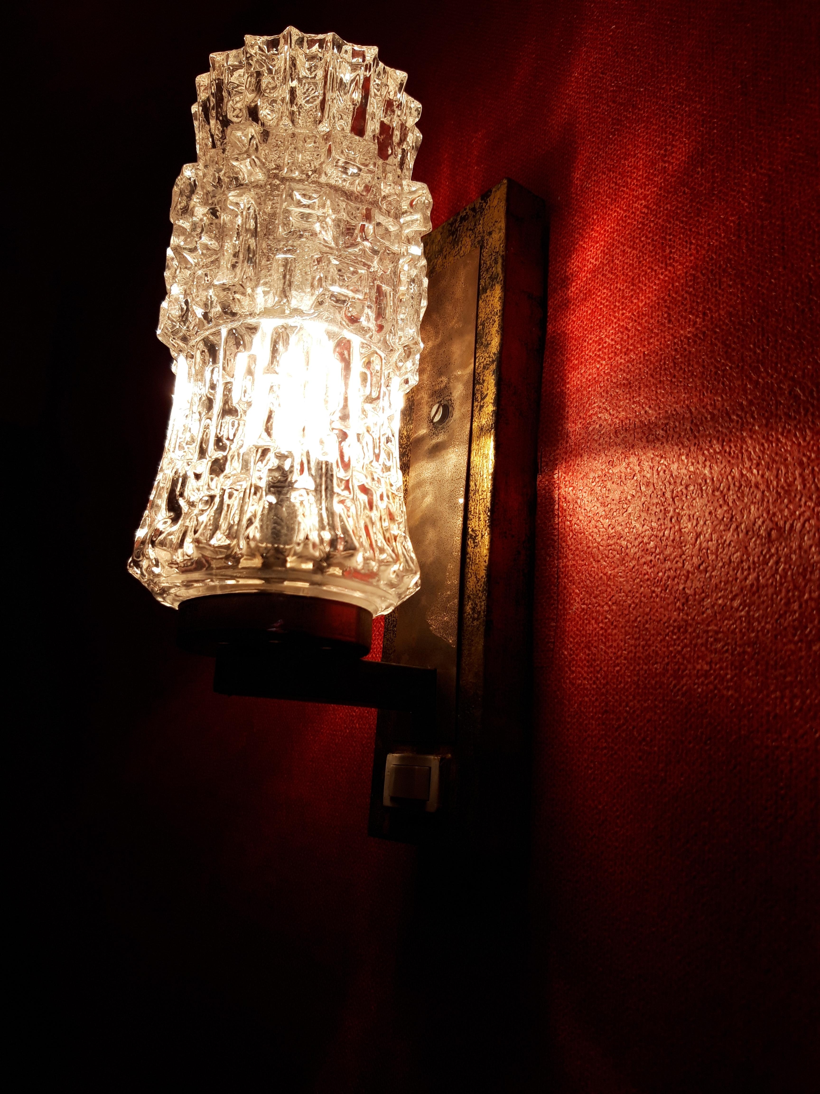 #Flurlampe #wandlampe #gepimpt #altbau #rot #gold #upcycling