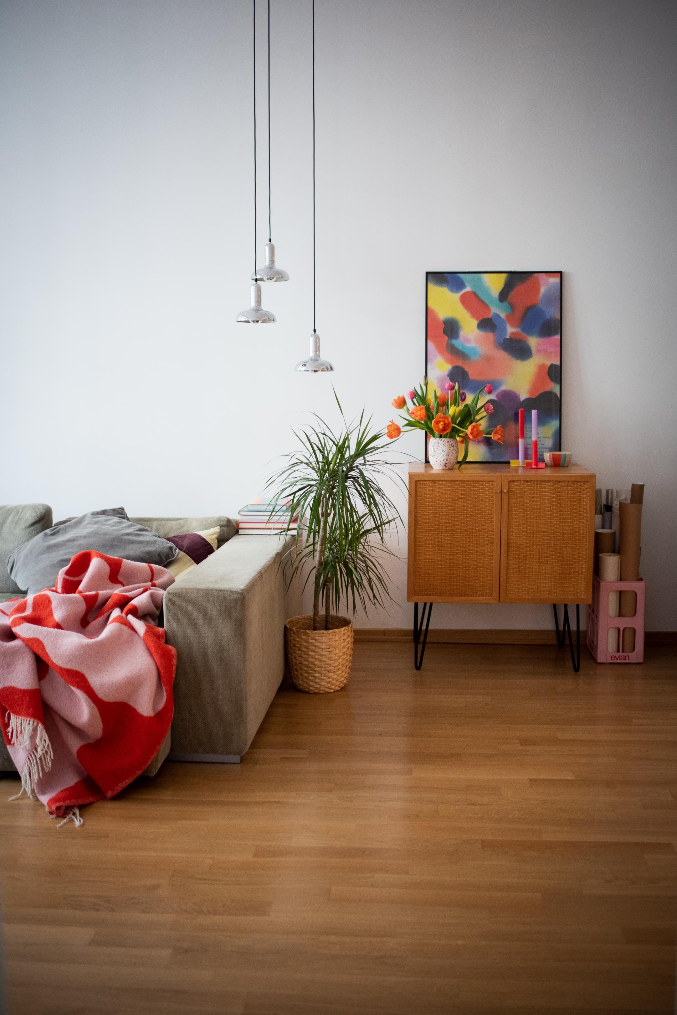 FREITAG! Habts gemütlich!!! #wohnzimmer #colourfulhome #livingroom #colourfulinterior #tulpen 