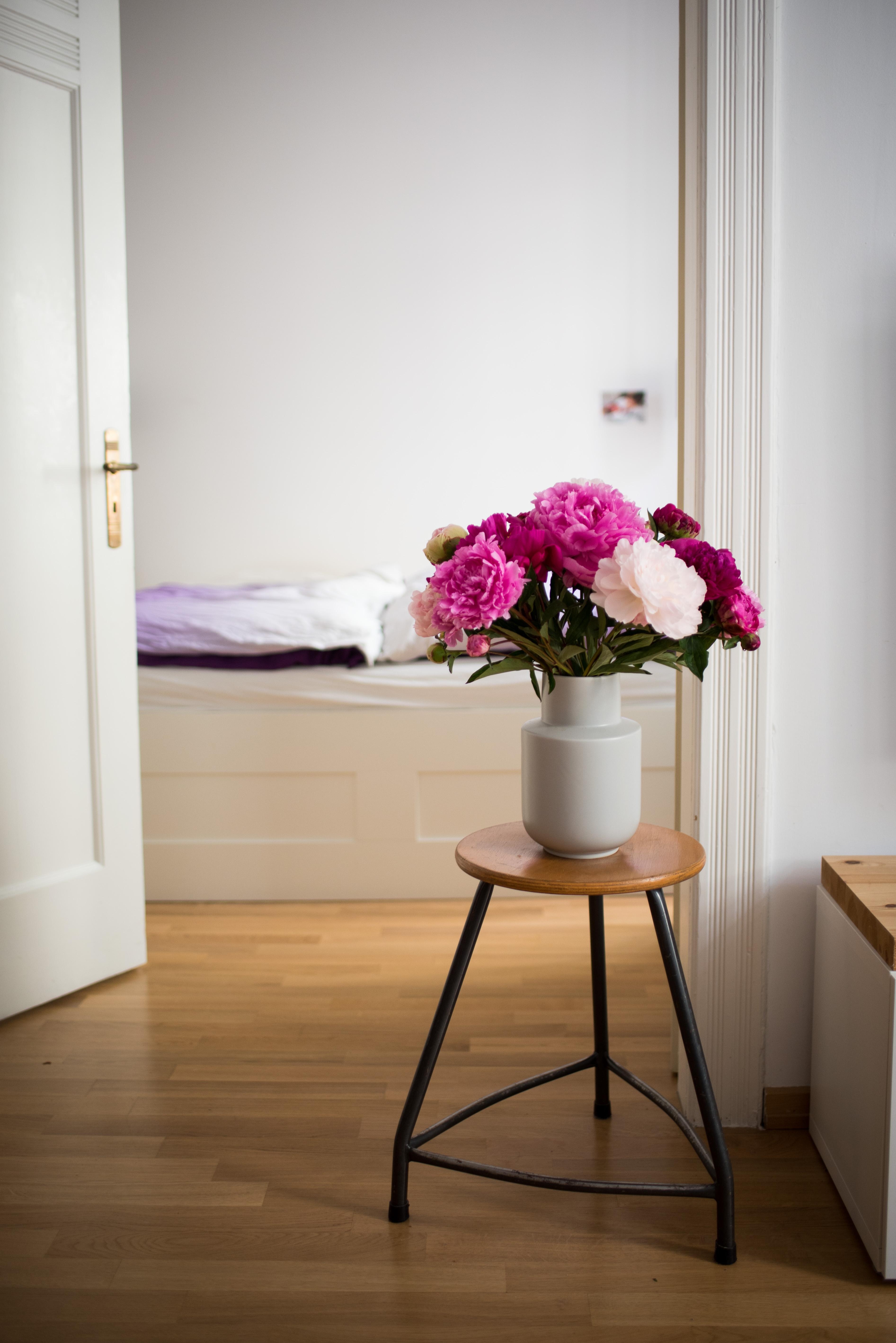 Freitagsblumen! #bedroom #schlafzimmer #interiorinspo #interiorstyle #vintage #altbau