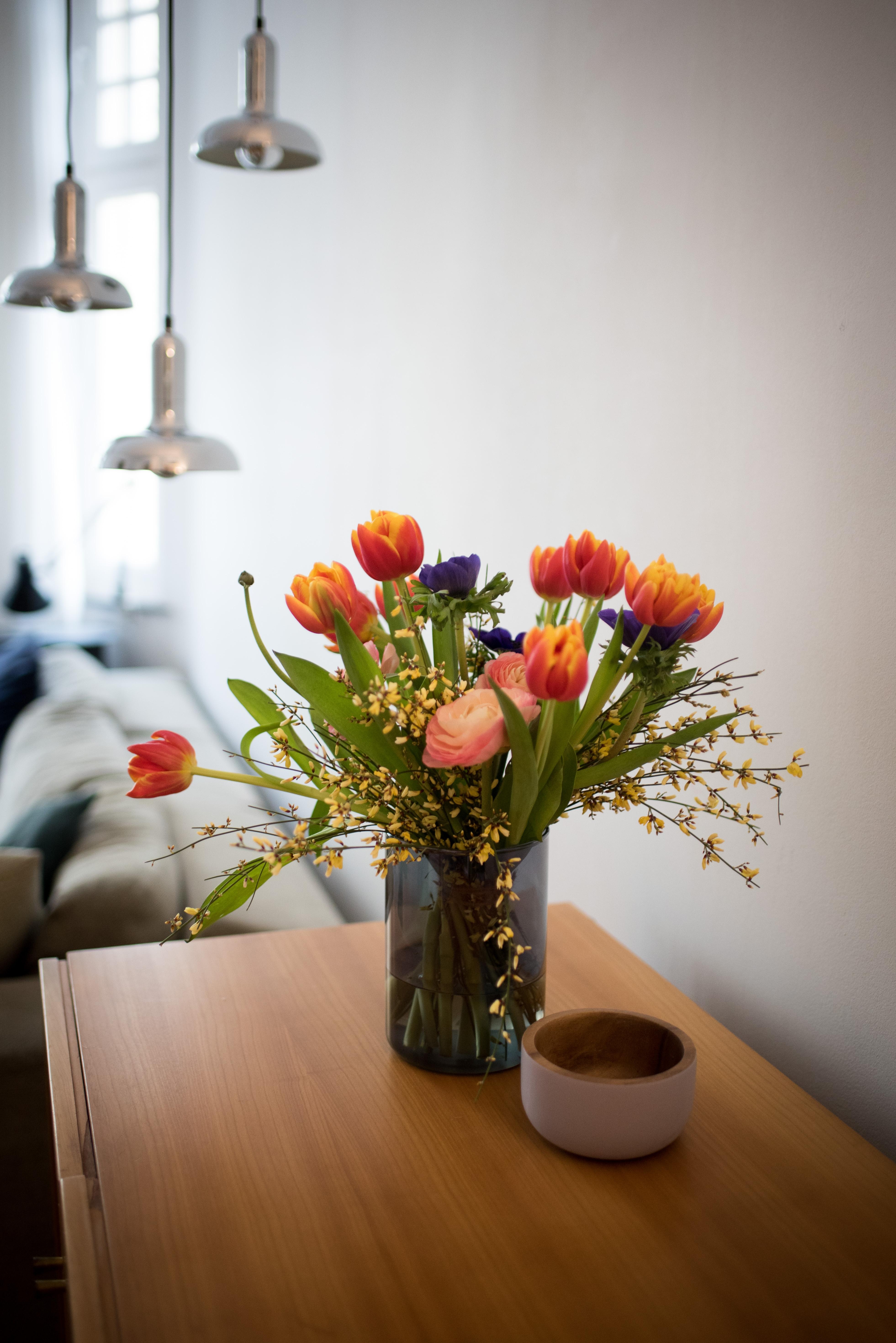 Freitagsblumen! #interiorinspo #wohnzimmer #freshflowers #vintage #interiorstyle