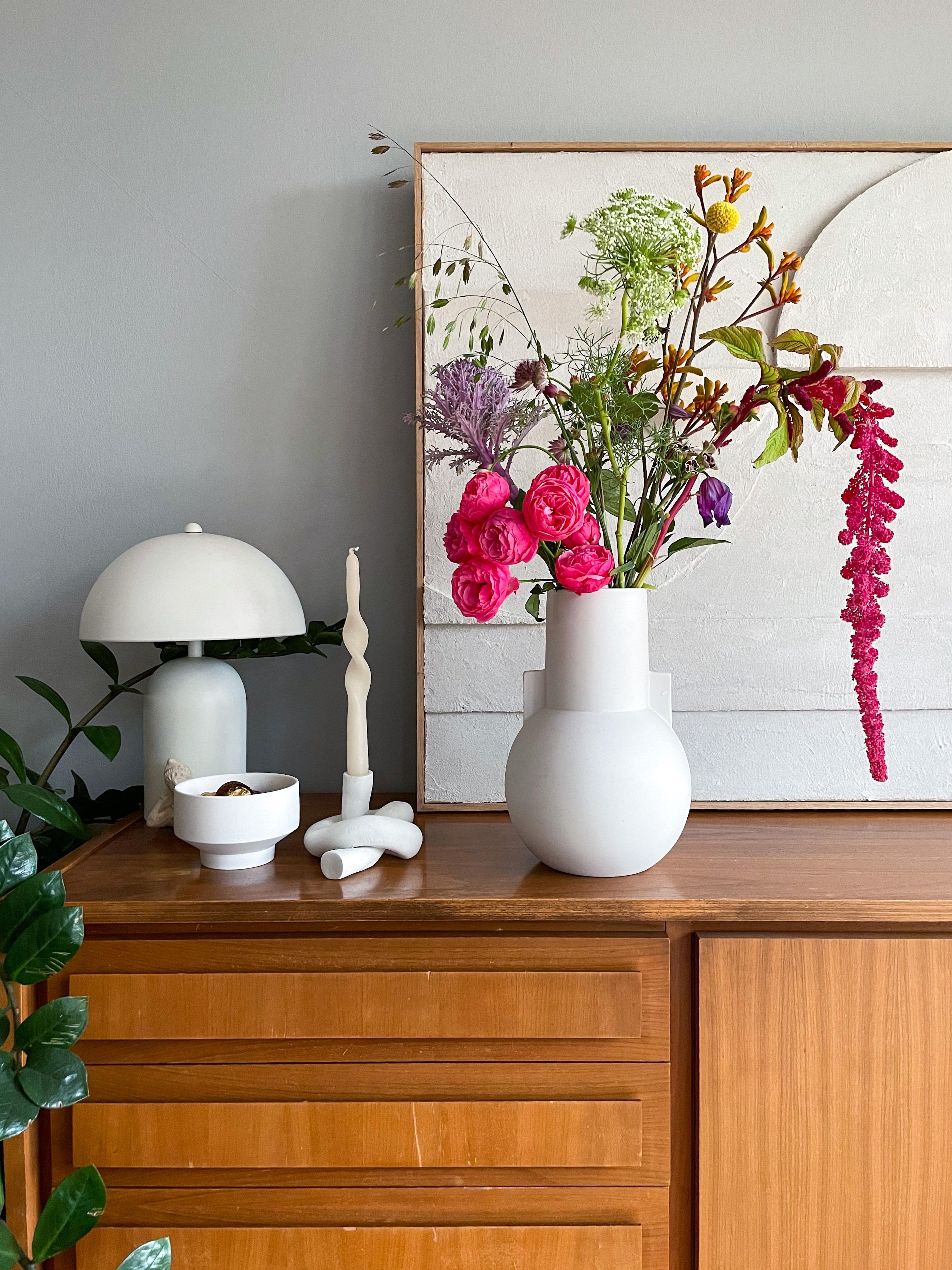 Fresh, fresh, flowers ...

#Blumen #Blumenvase #Blumenstrauß #Vase #Wohnzimmer #Sideboard