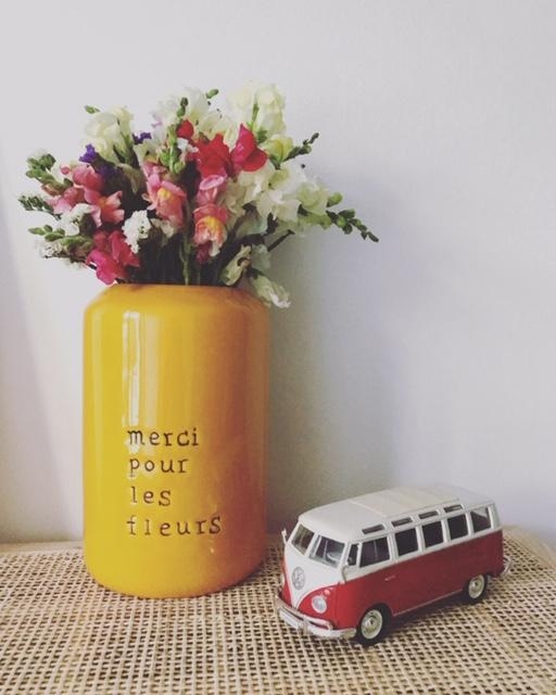 #freshflowerfriday #dankefürdieblumen #mercipourlesfleurs #vase #vwbulli #flowers