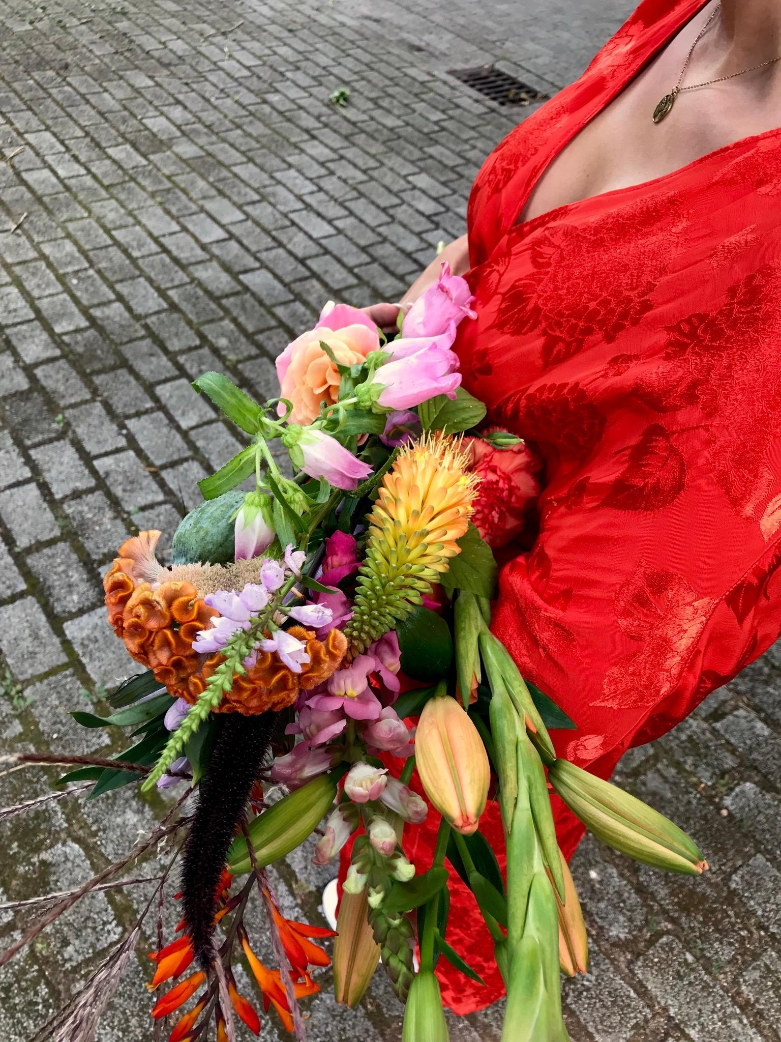 Zara Kleid Rot Blumen
 seattle 2021