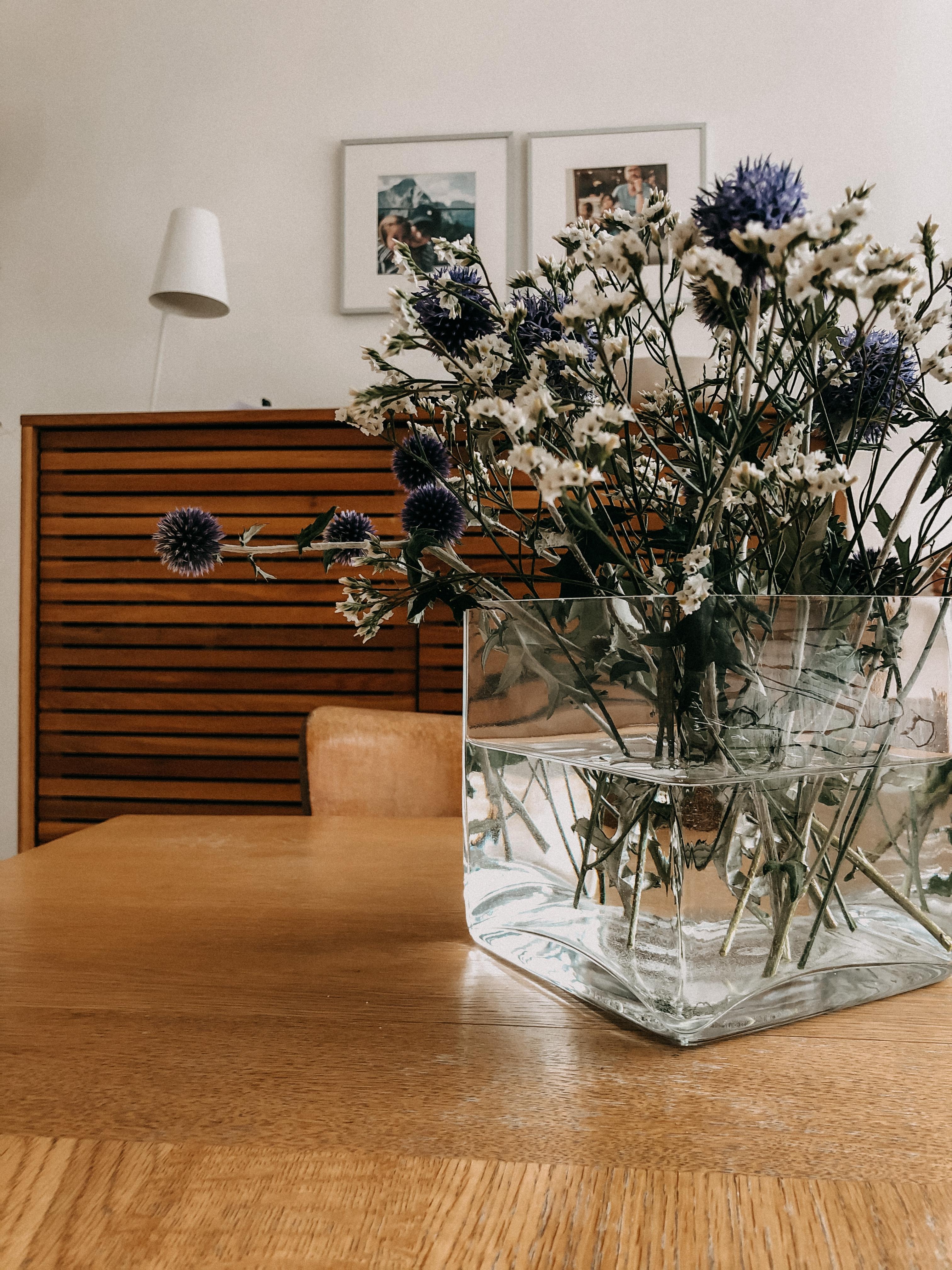 #freshflowerfriday yay!
#disteln #blue #table #diningroom #woodlover #50erjahrehaus