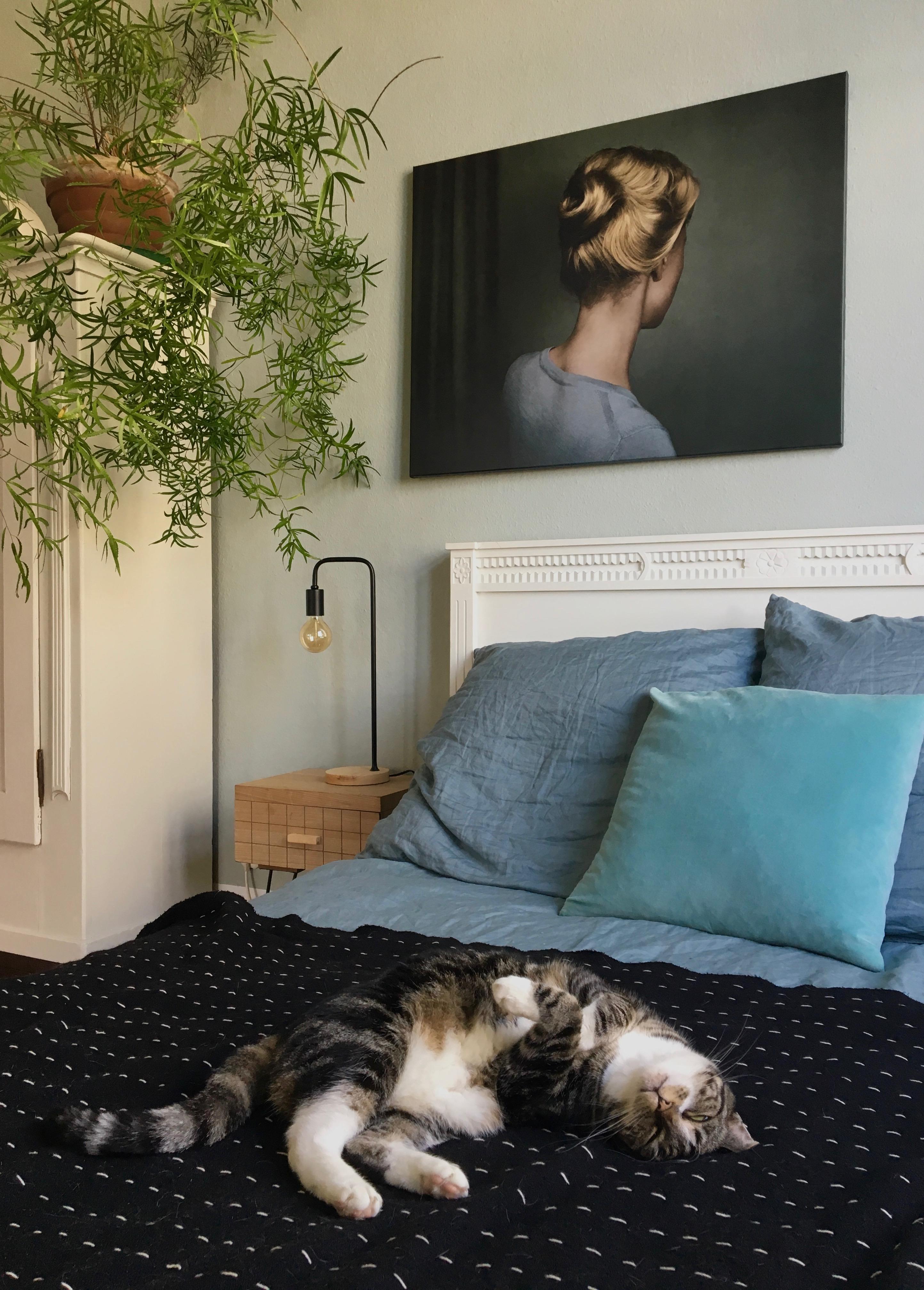 Friday Mood with Jenne 😽 🌿 ● 
#bedroom 💤 #asparagus #linen #altbau #cat