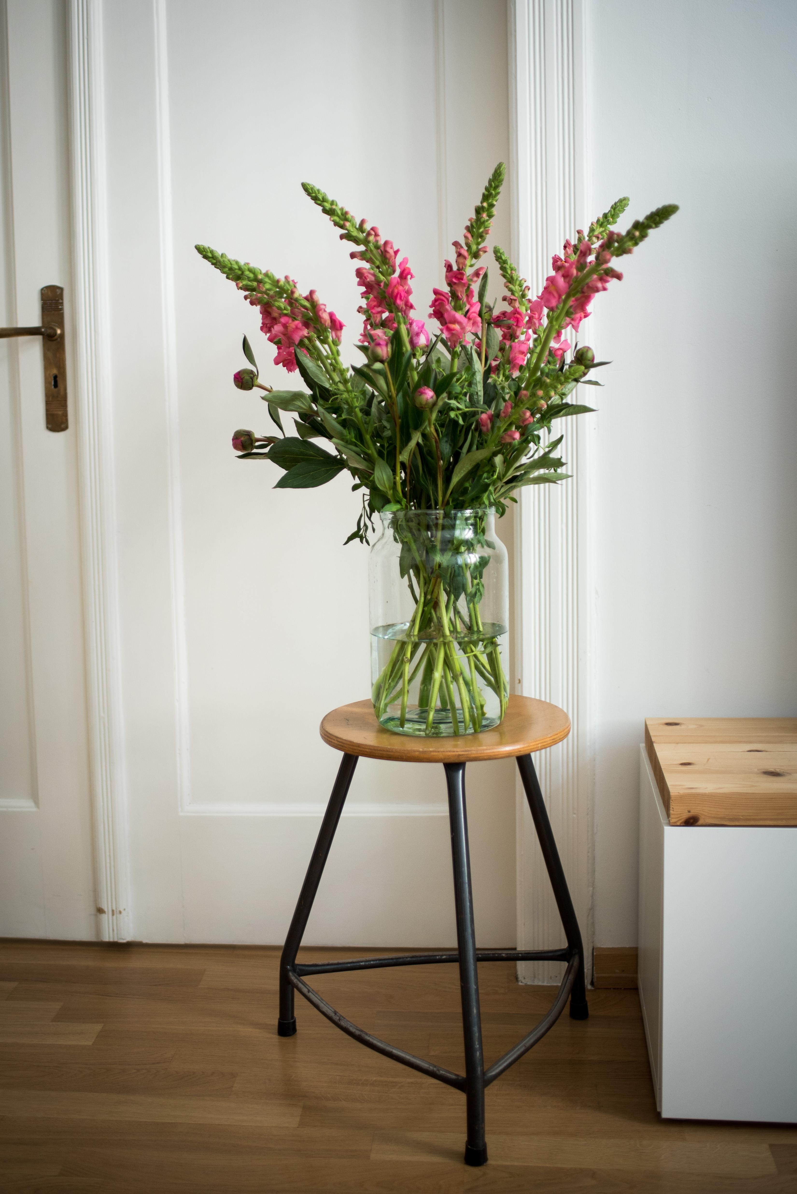 Fridayflowers! #flowers #freshflowers #dekoinspo #vase #vintage #altbau