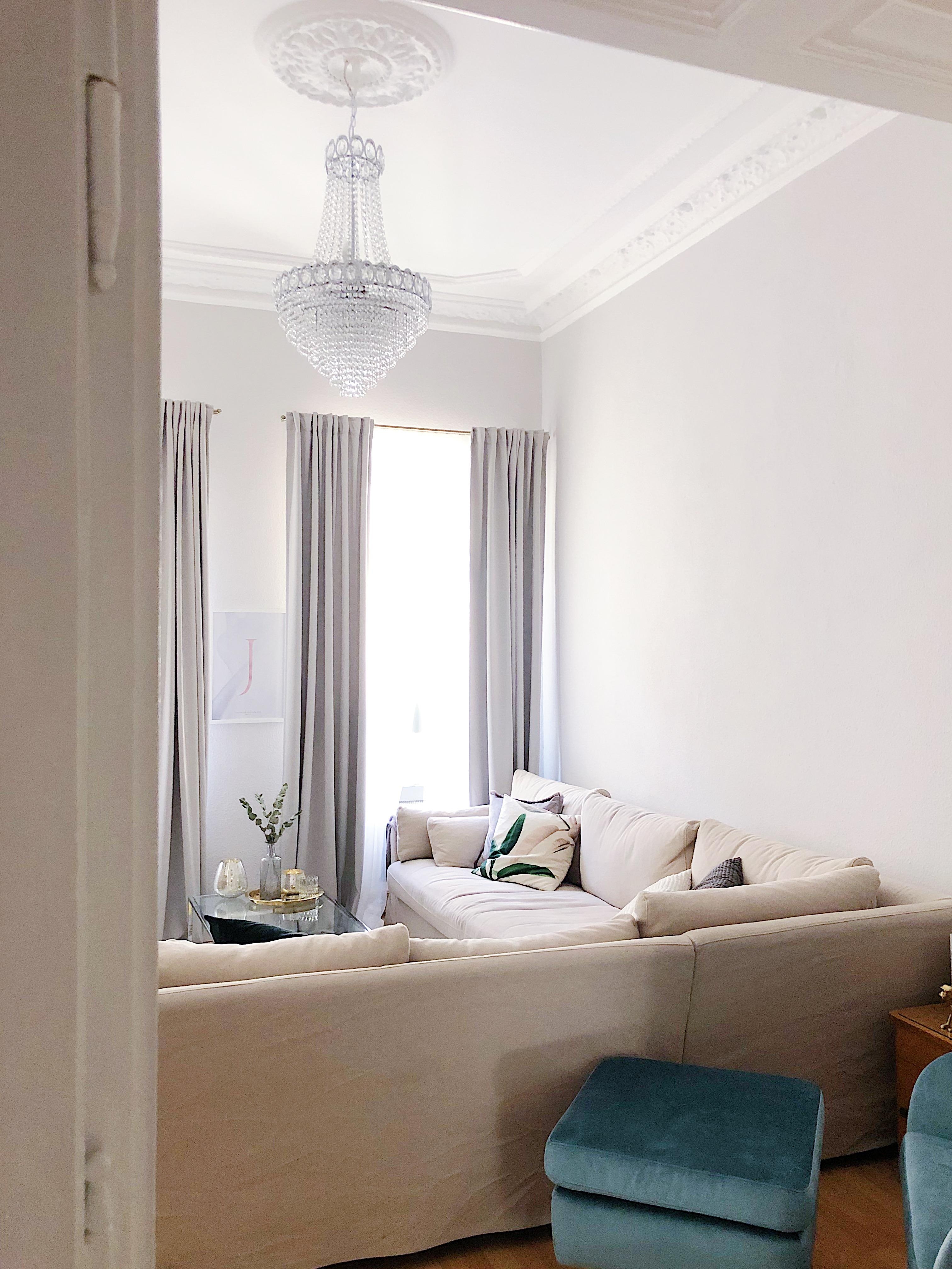 Frisch verliebt in unseren neuen Kronleuchter. #interior #wohnzimmer #kronleuchter #ikea #interiorliebling