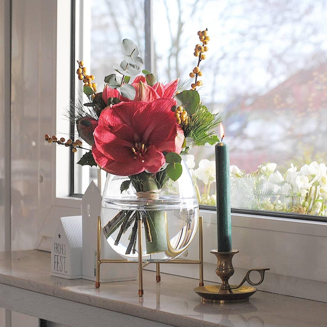 Frische Blümchen fürs Wochenende! 
#vasenliebe #flowers #couchstyle #scandi #interior #amaryllis #hygge 