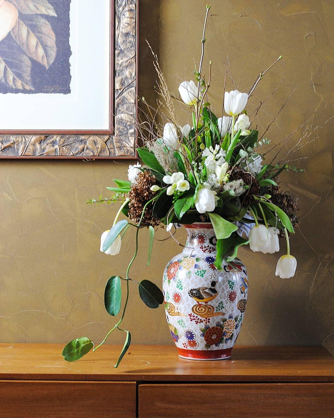 Frische Blumen fürs Wochenende!
#vintage #flowers #midcentury #tulpen #interior #couchliebt 