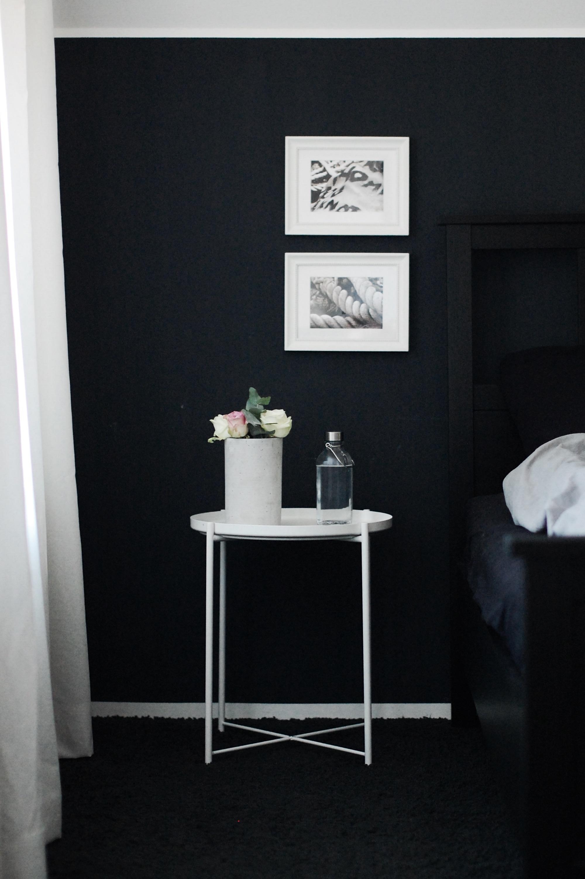 Frische #blumen im #schlafzimmer #bedroom#blackwall#minimal#interior#flowers