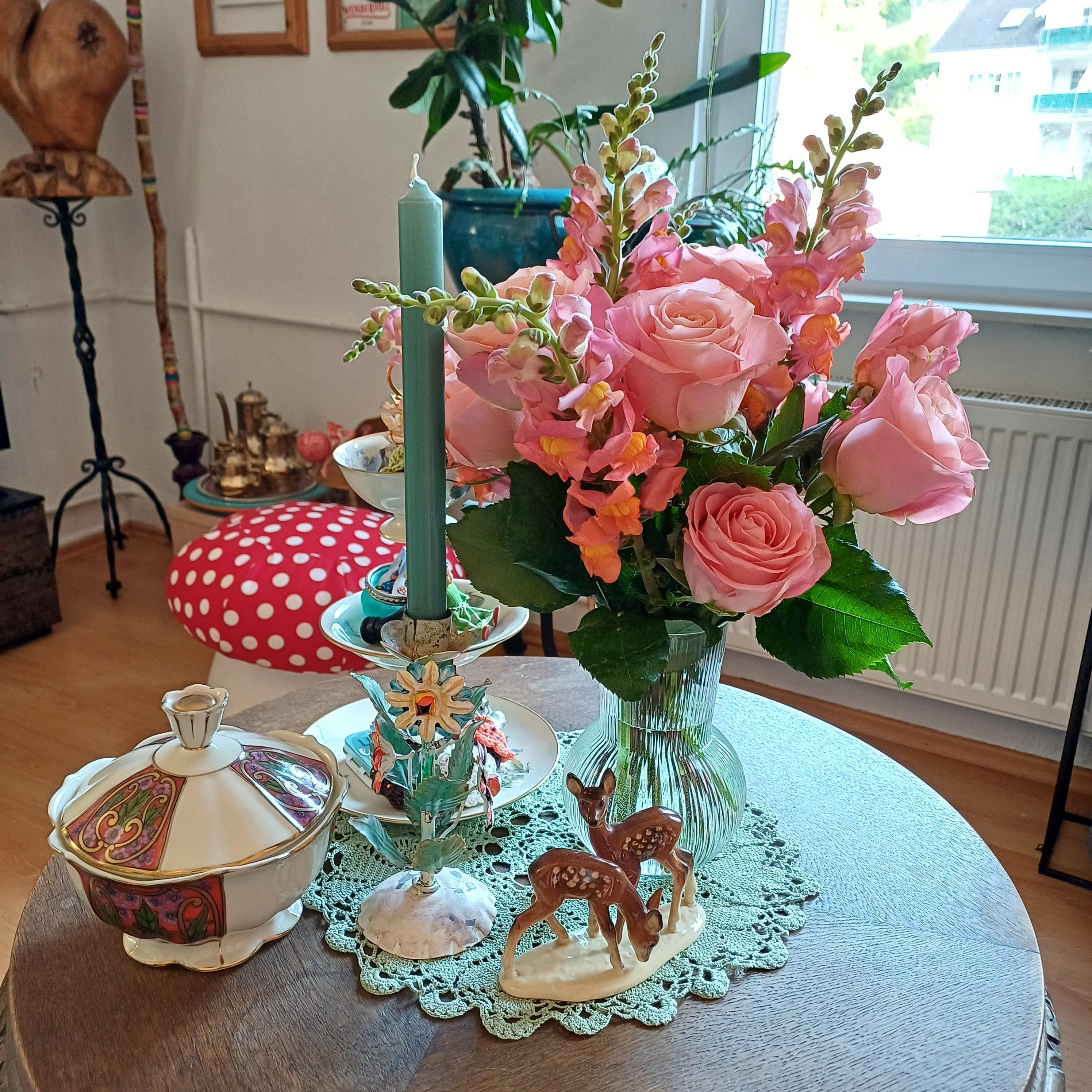 #frische #Blumen im #Wohnzimmer 
#Freitag #freitagsblumen #rosen