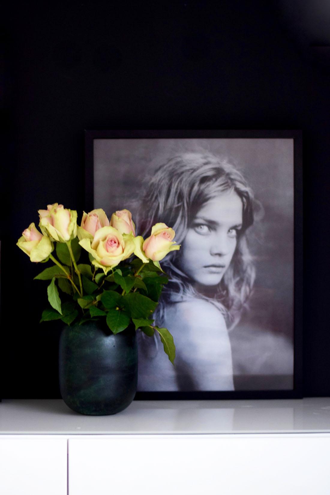 Frische Blumen sind ein Must-have bei mir.
#blumenliebe #vasenliebe #couchliebt #rosen #wallart