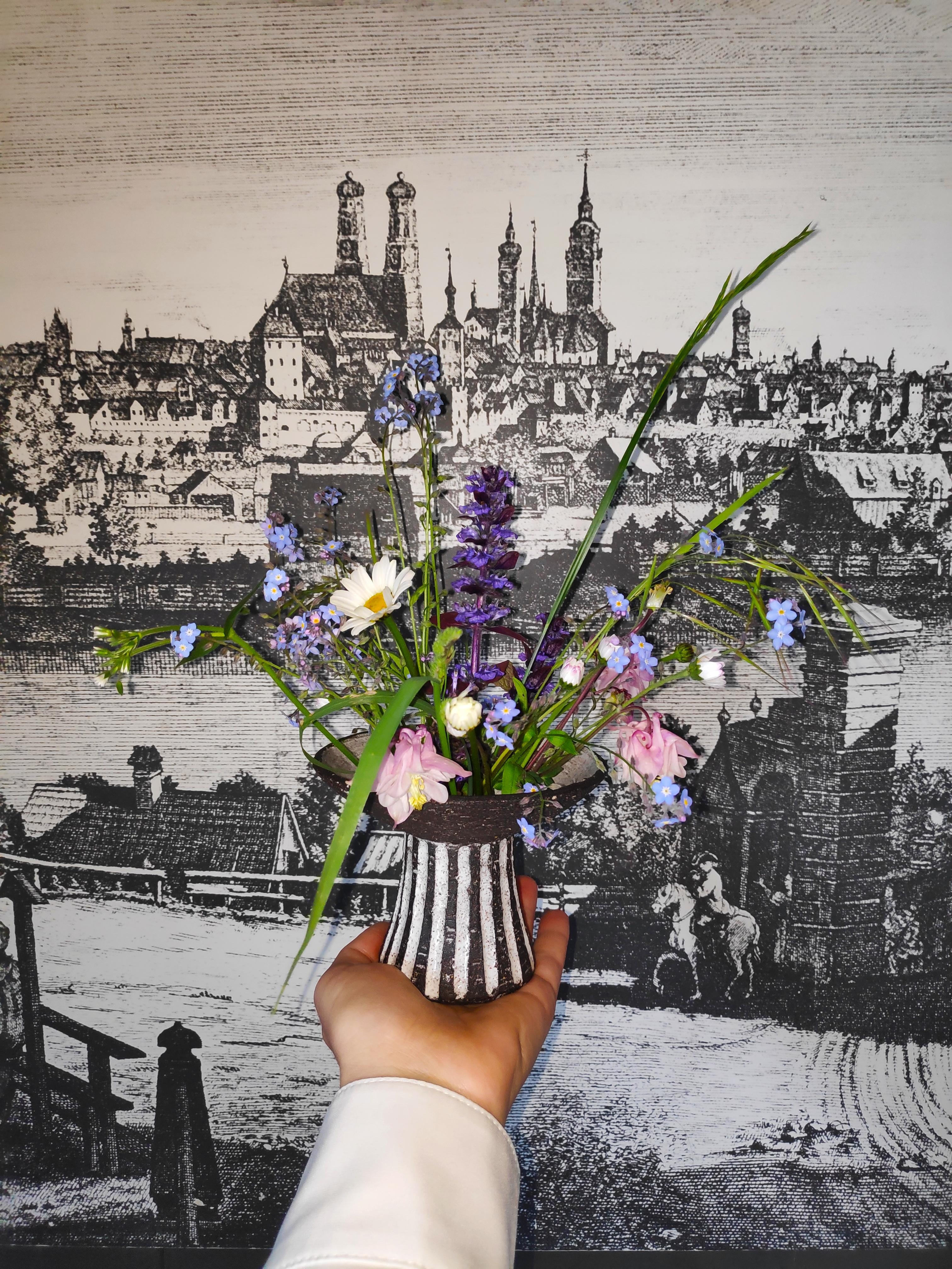 .Frische Hoffnung des Frühlings zu verschenken.
.Für alle, die es heute brauchen.
#Blumen #Blumenstrauß #Vase