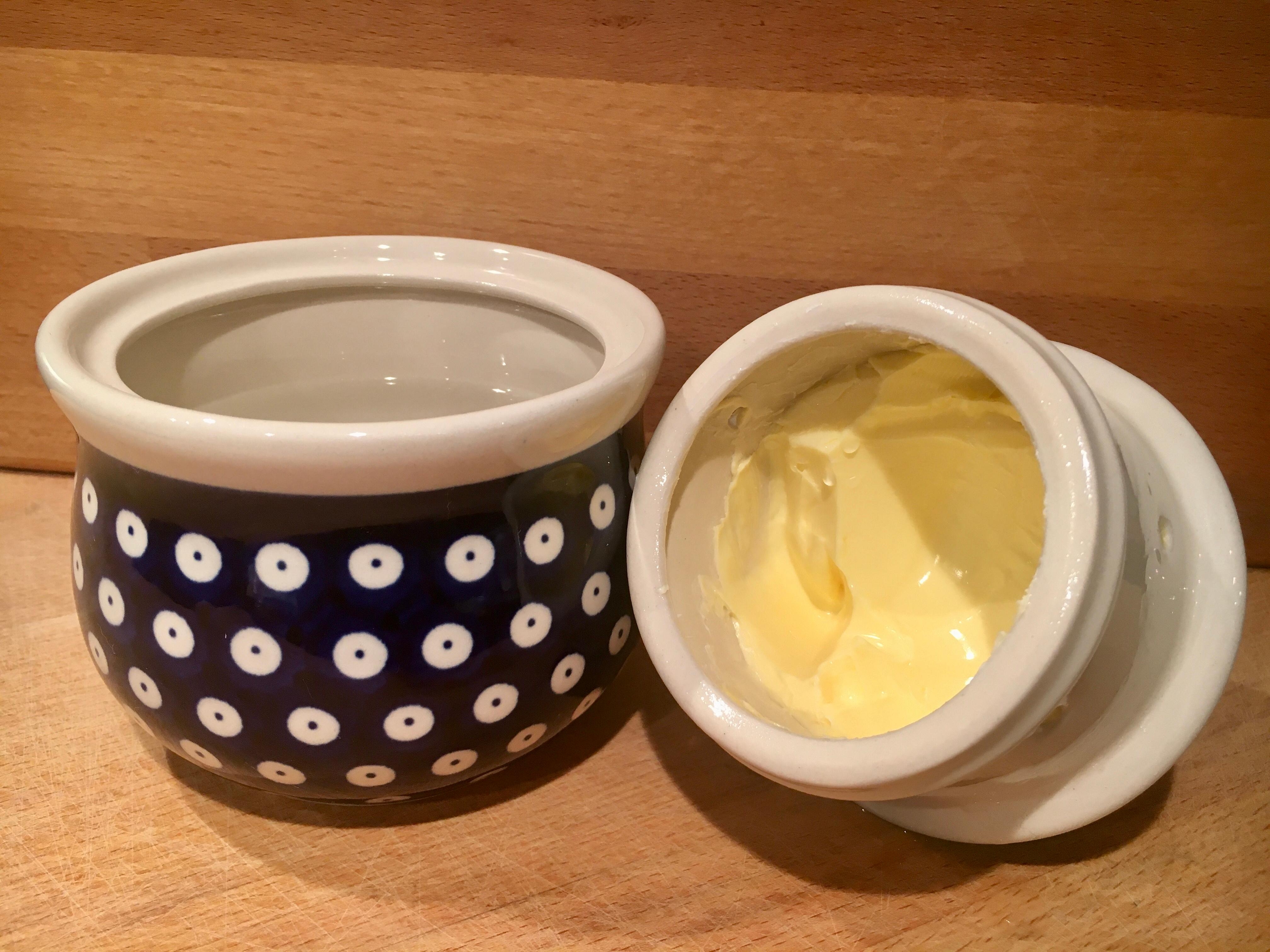 Frische, weiche(!) Butter durch Wasserkühlung.