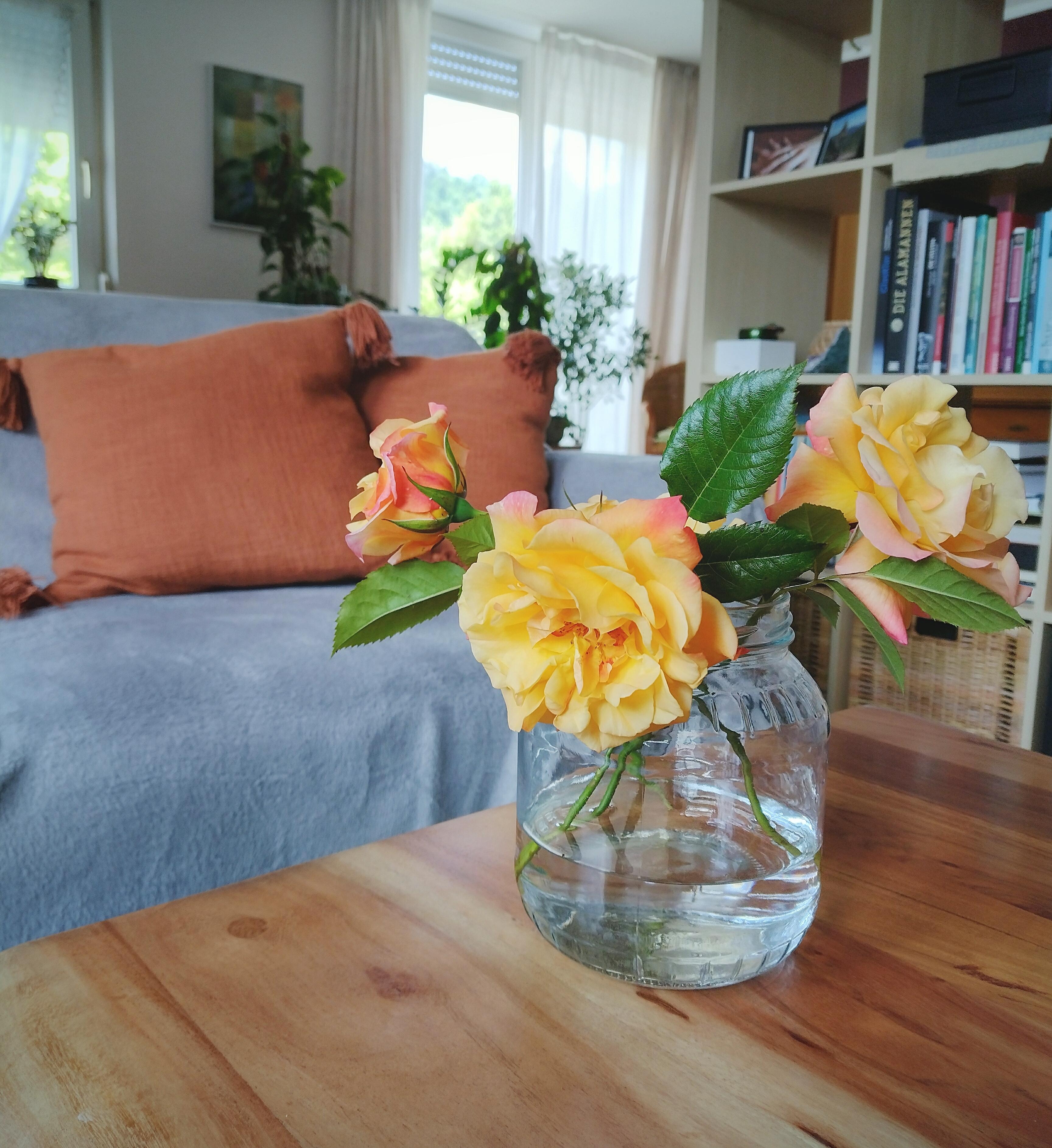 #frischeblumen #rosen #rosenliebe #wohnzimmer #details