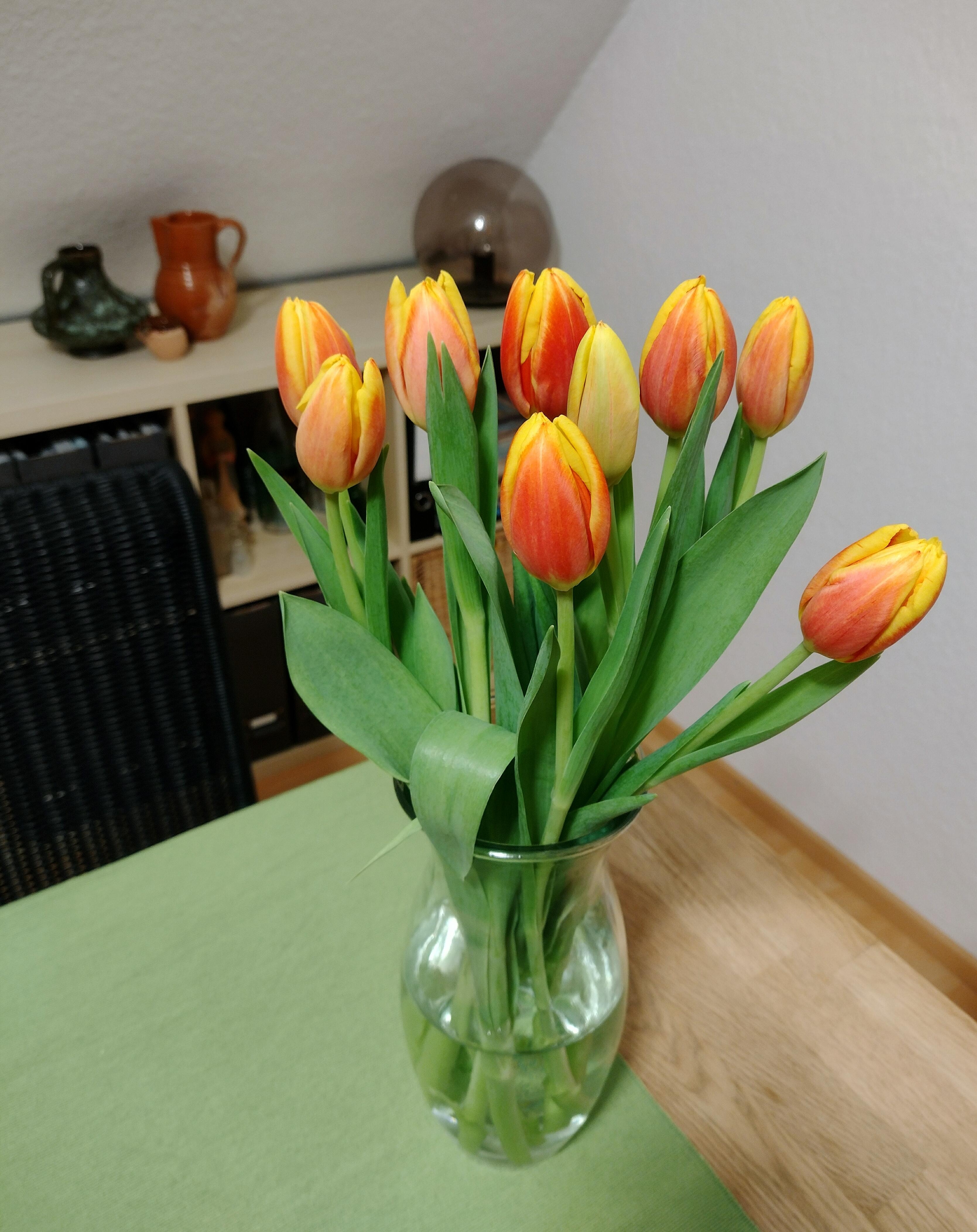 #frischeblumen #tulpen #orange #glassvase #blumenliebe