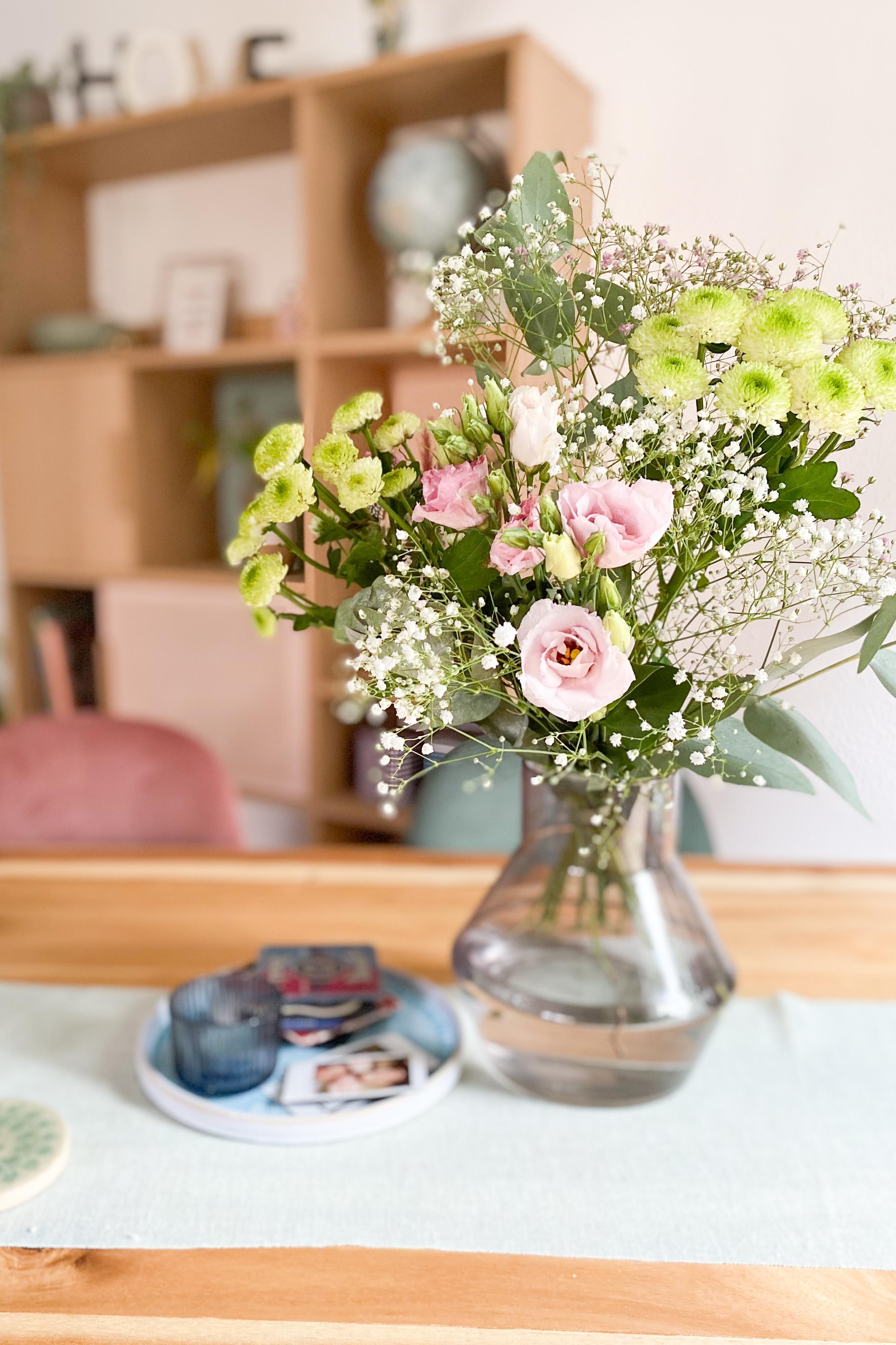 Frischer Blumenstrauß zum Frühling 💐 #blumen #pastell #wohnzimmer #frühling