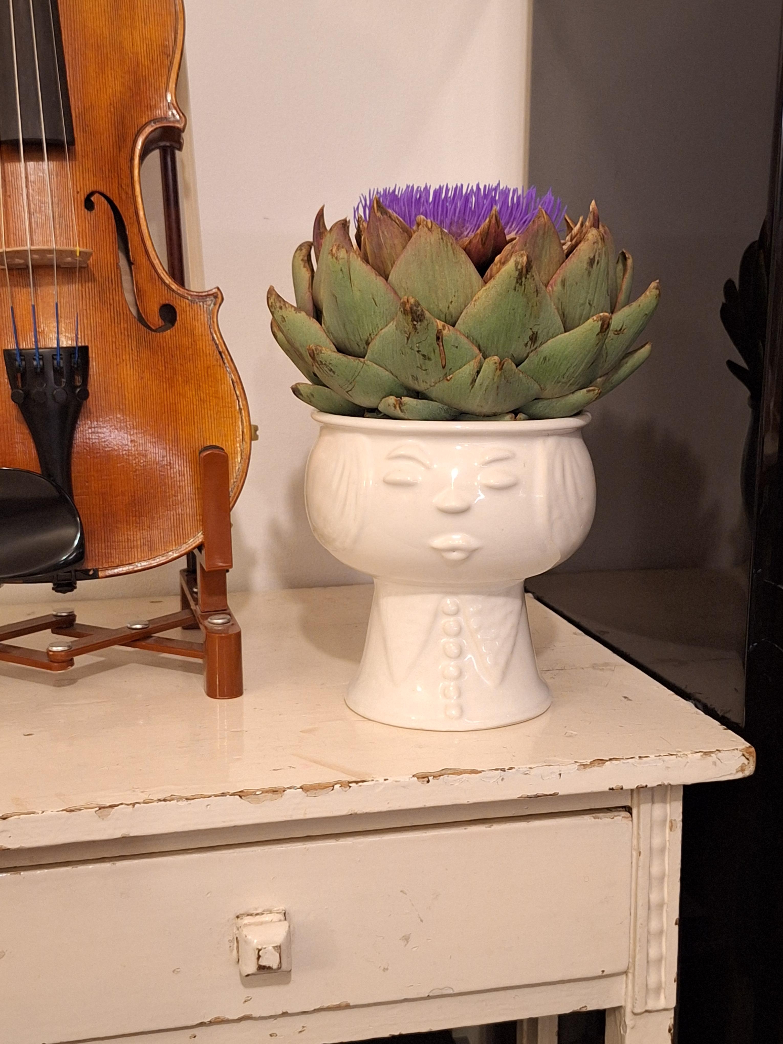 FRISEURTERMIN
#Artischoke #neueFriseur #weißeVase #Gesichtsvase #Vasensammlung #Geige #Violine #MusikimHaus #freshflower #immerBlumen #altesSchränkchen #OmasSchrank