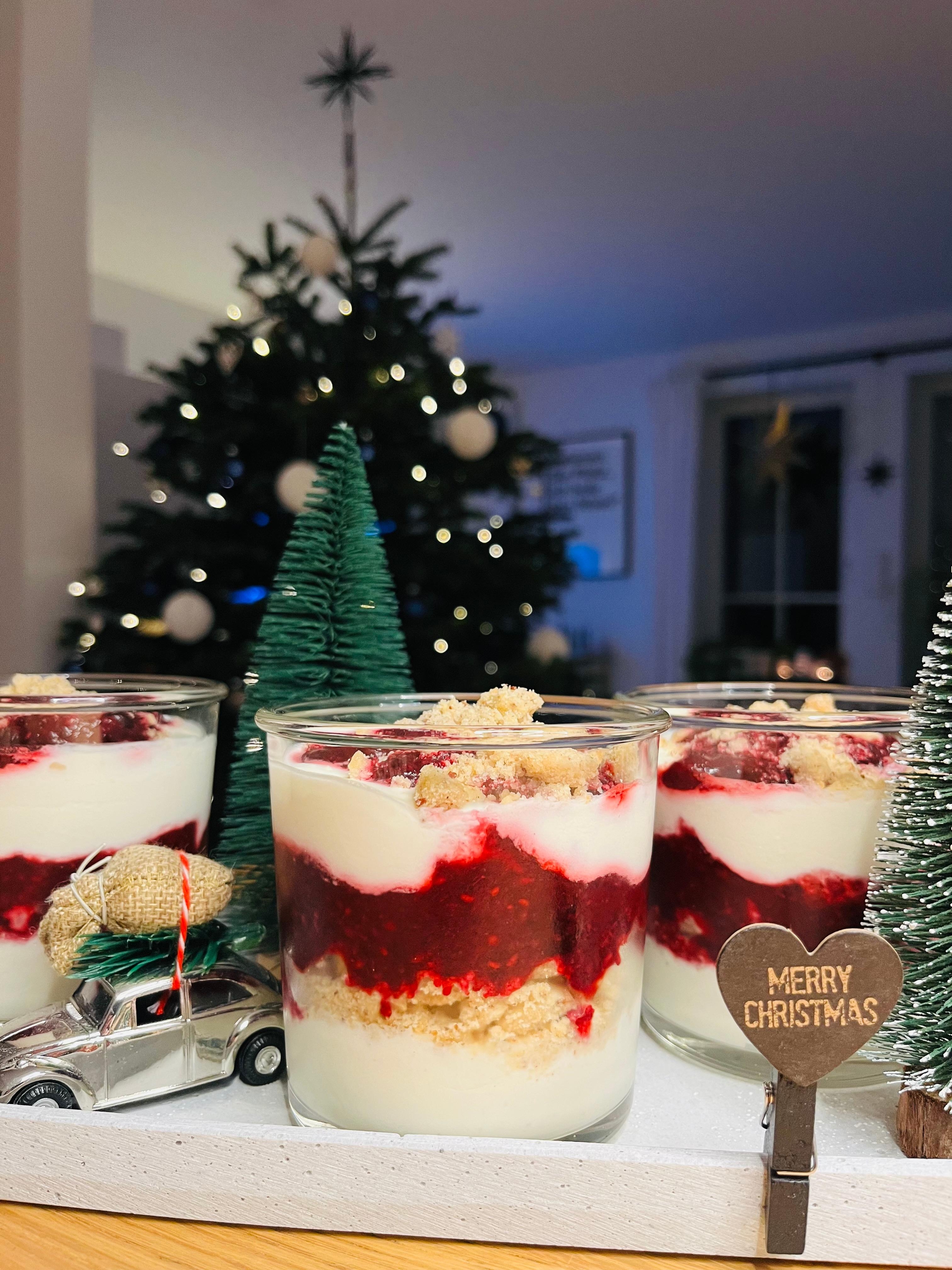 Frohe Weihnachten 🎄🎁❤️! Bei uns gibt’s heute als Dessert ein Vanillekipferl-Tiramisu 😋 #weihnachten #lecker #couchliebt #nachtisch