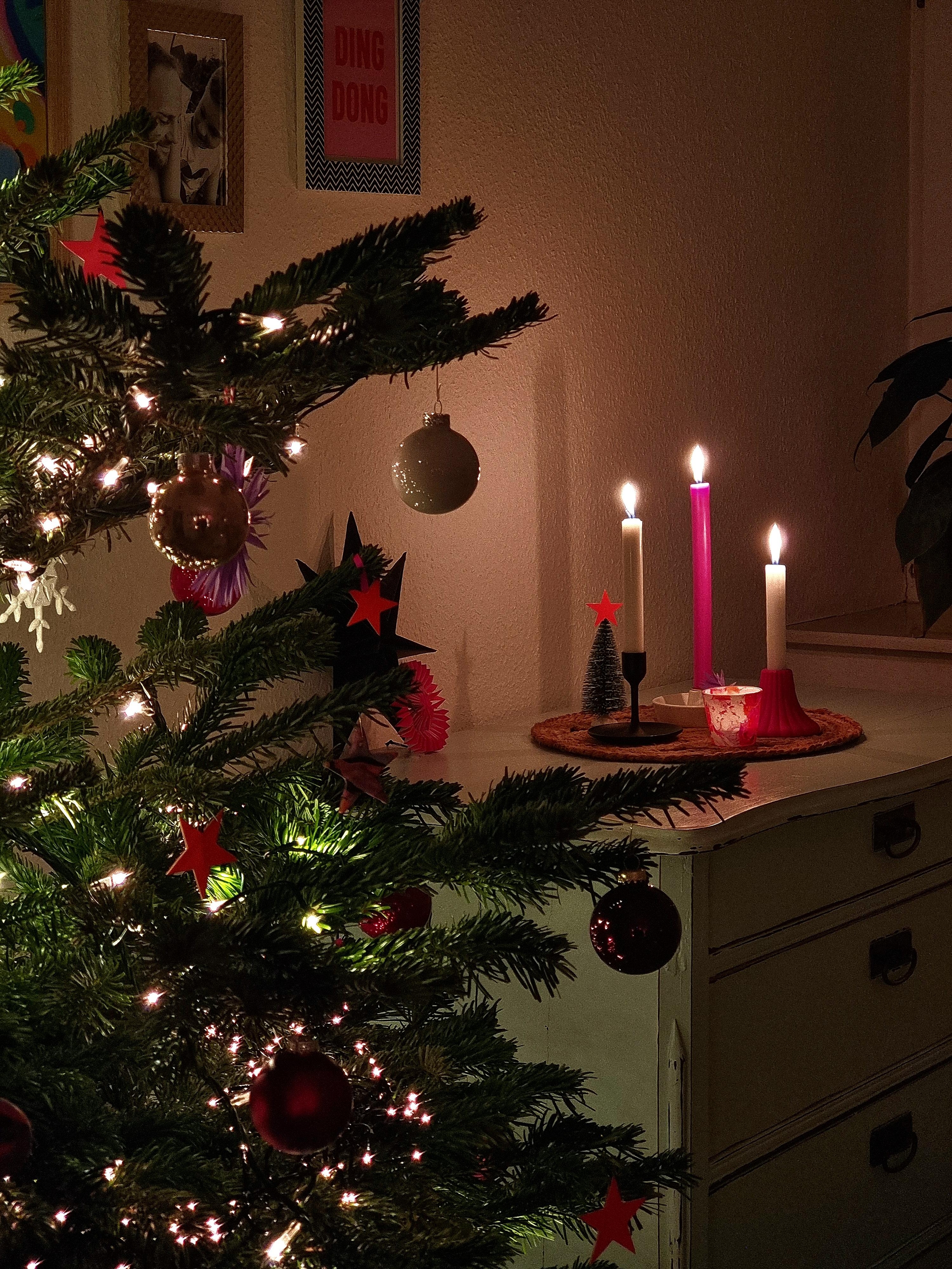 ⭐️Frohe Weihnachten⭐️ #froheweihnachten #weihnachtsbaum #heiligabend #merrychristmas #tannenbaum #cozy #kerzenlicht #🎄