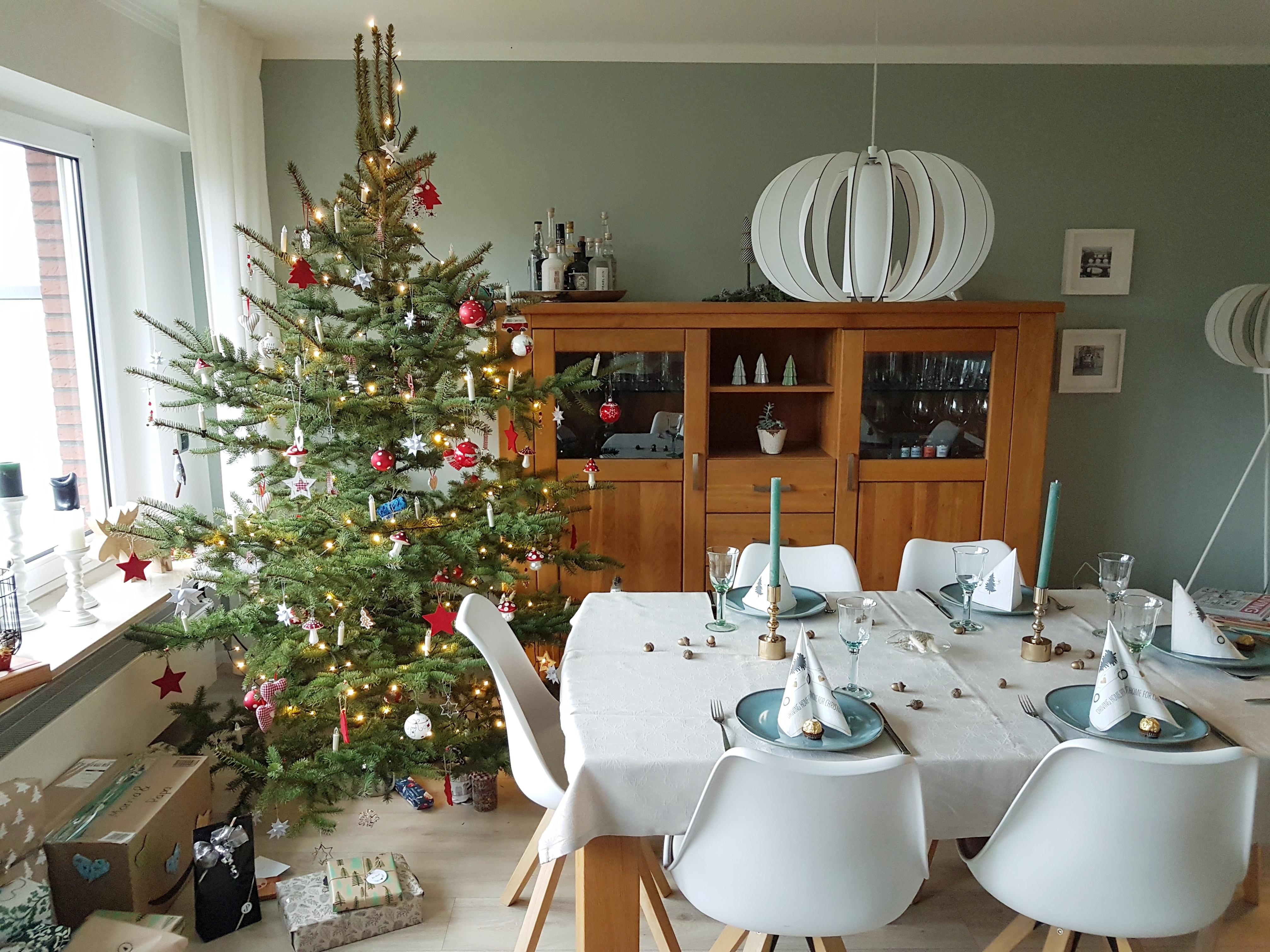 Frohe Weihnachten #gedeckter Tisch #Weihnachtsbaum #Weihnachten
