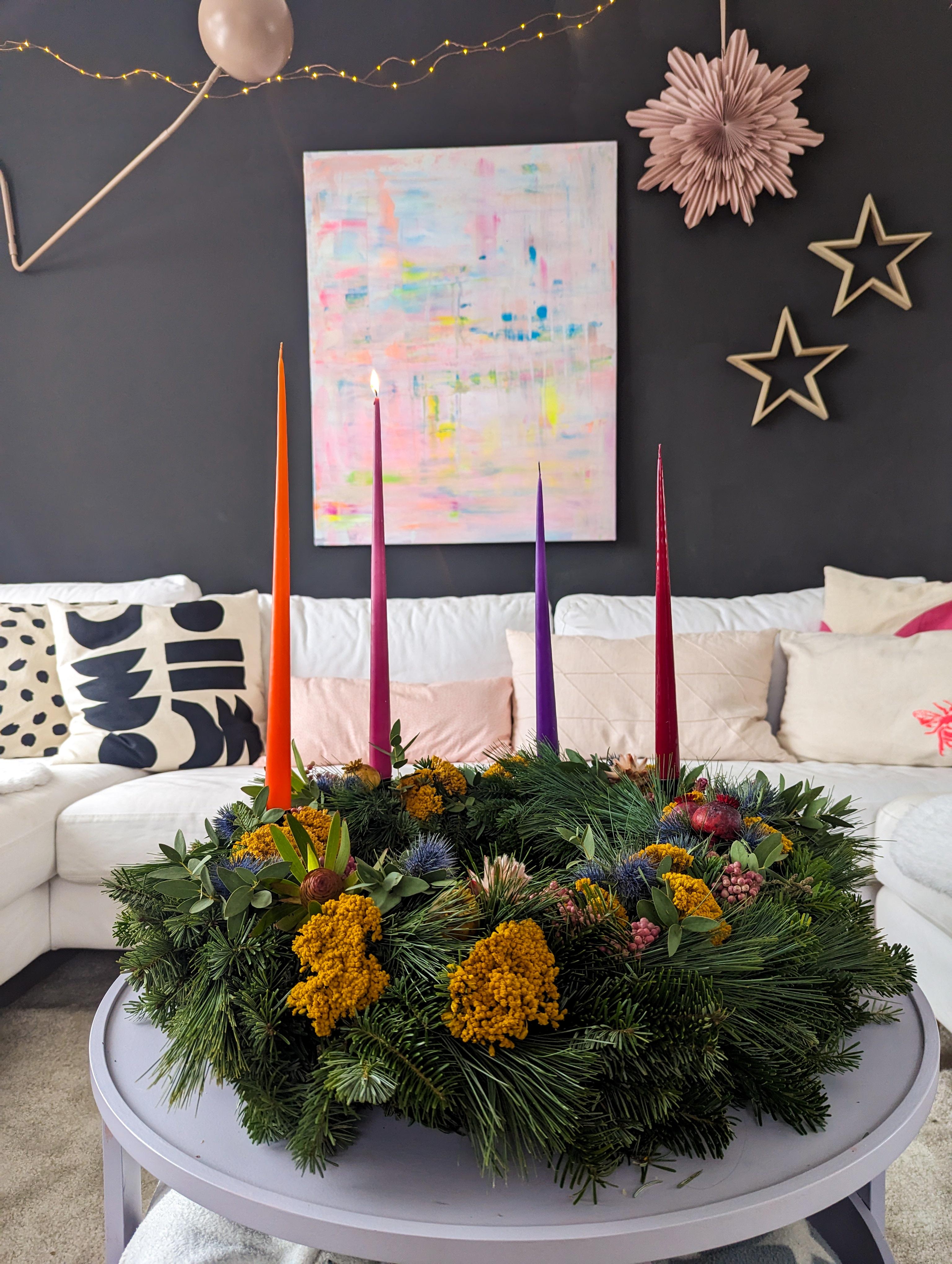 Frohen ersten #advent euch allen!


#adventskranz #wreath #wreathmaking #dekoliebe #cornerofmyhome #weihnachten #weihnachtszeit #weihnachtsdeko 