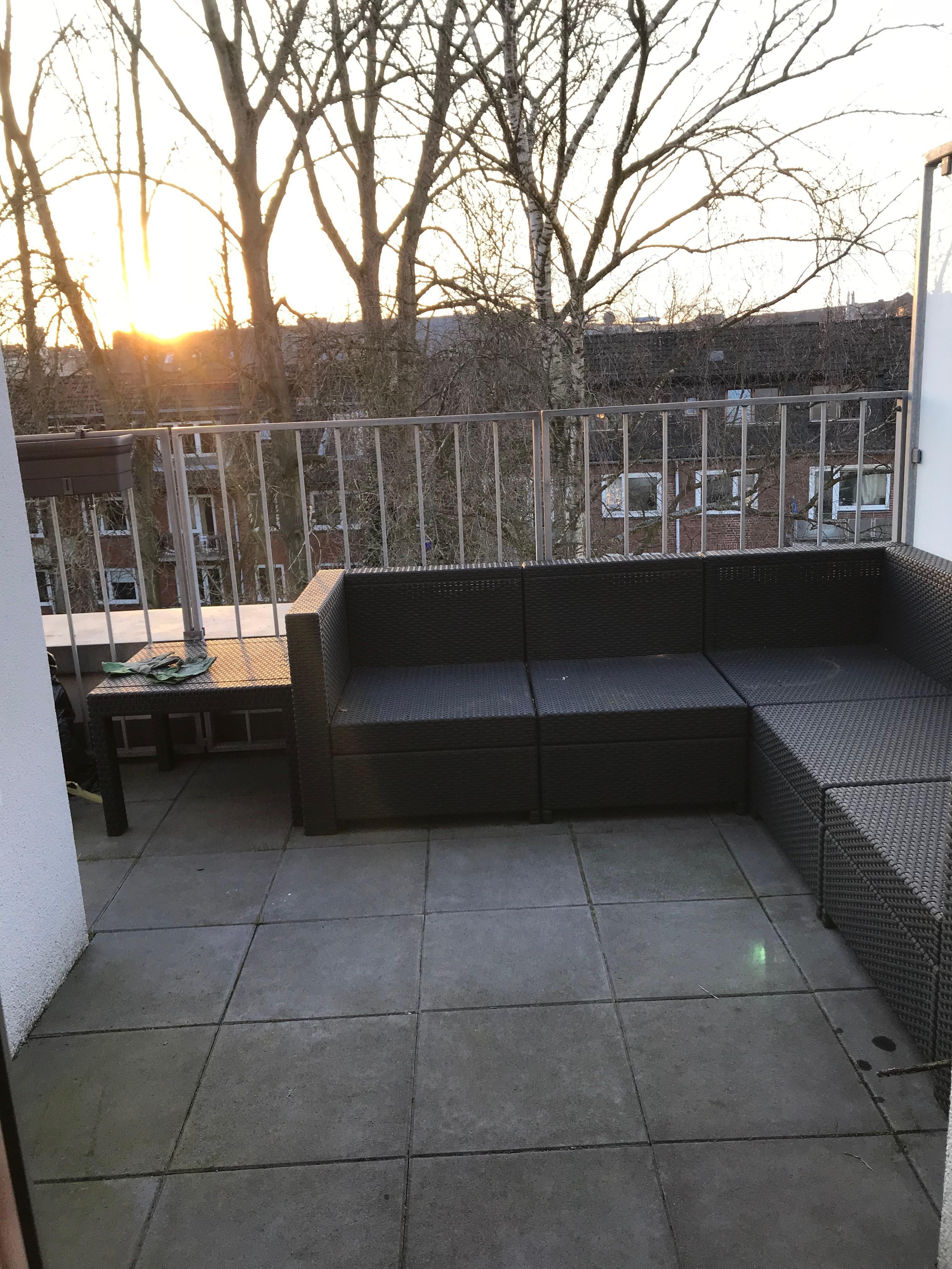 Frühjahrsputz ist gemacht, nur der Balkon fehlt noch. Clean und modern, passend zur Wohnung, wäre ein Traum. #meinbalkon