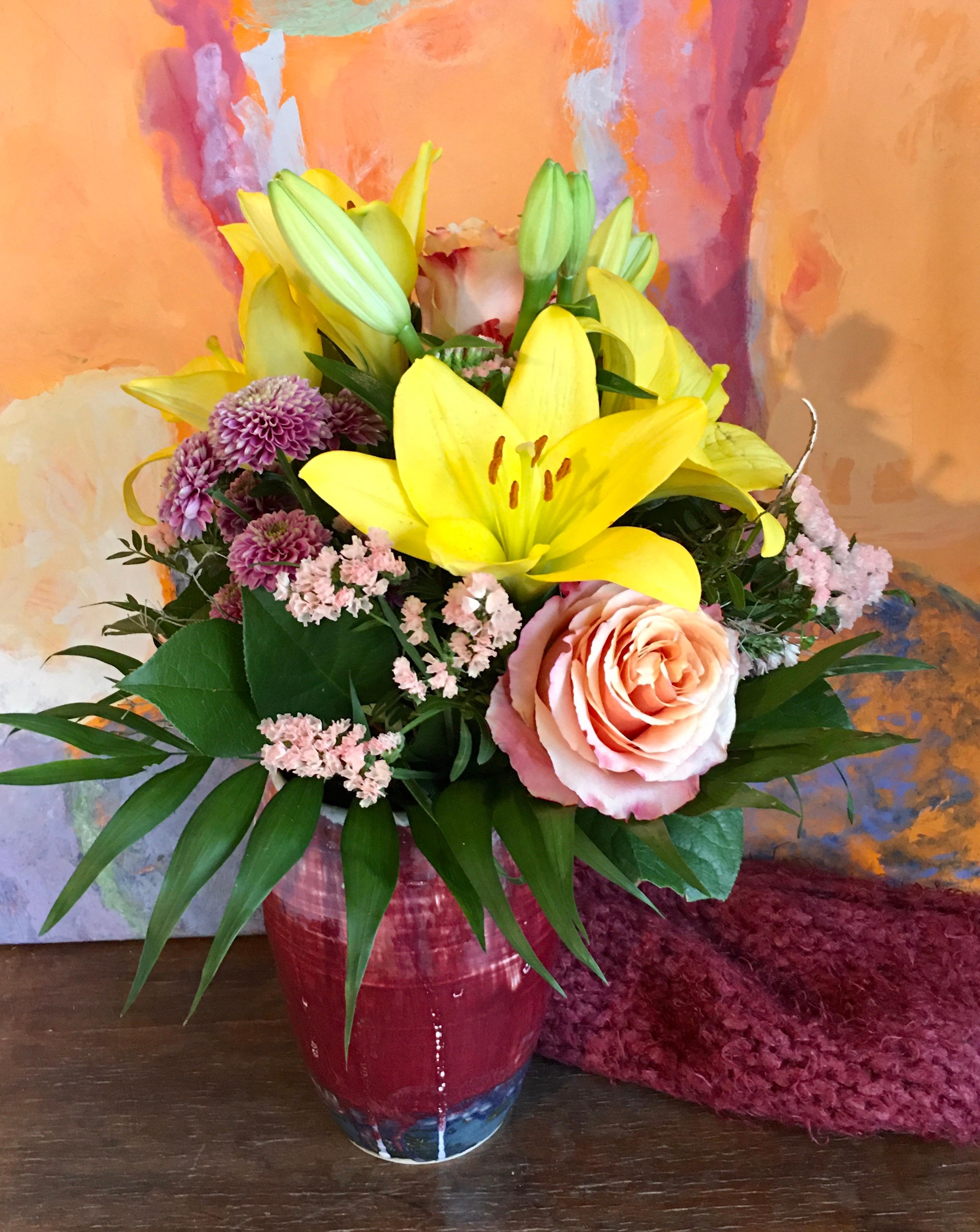 Frühling auf meiner Anrichte-Vase+Bild -selbstgetöpfert/gemalt- #farbe #keramik #frühling #farbe #blumen #wochenende