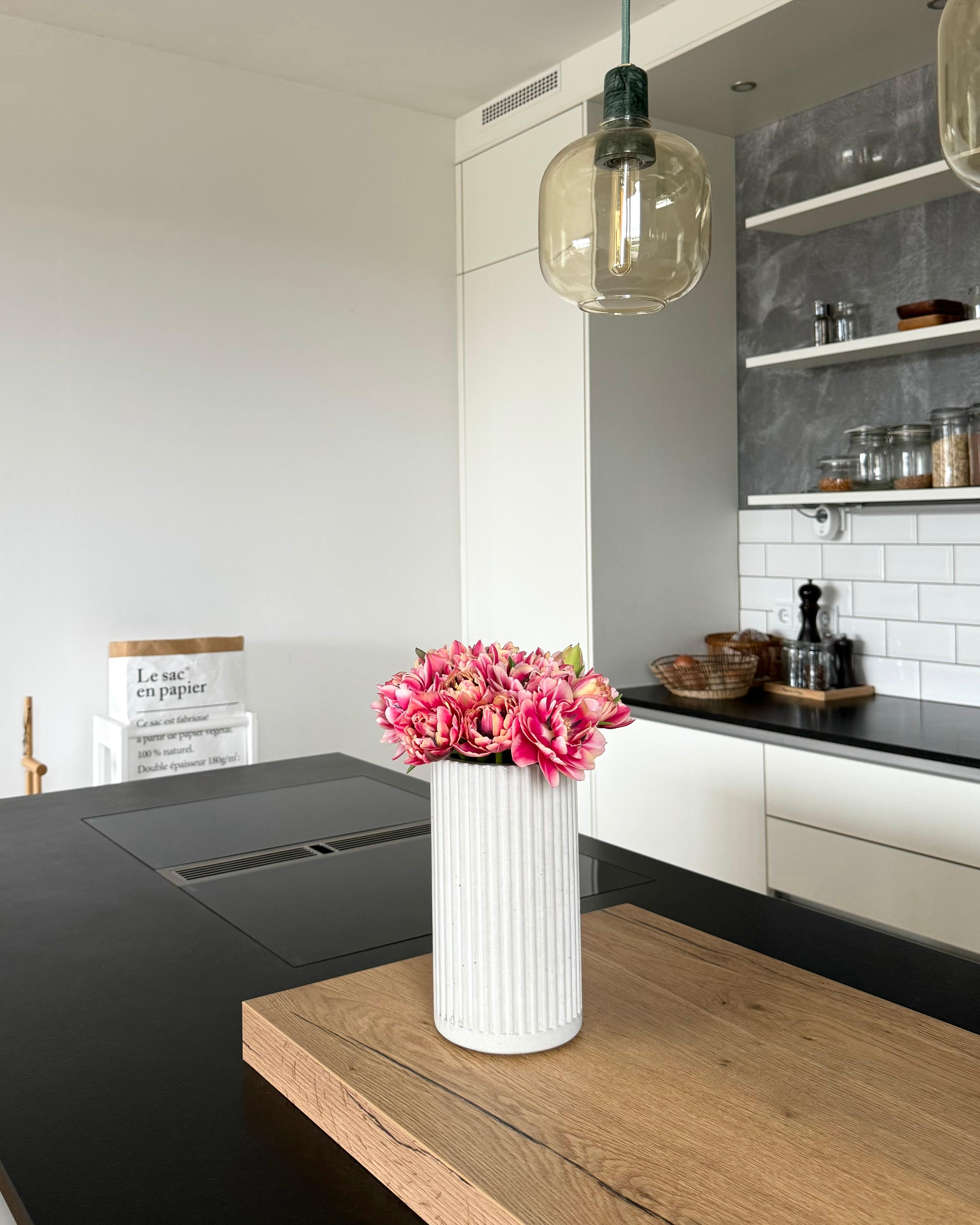 #frühling #blumen #vase #küche #industrial 