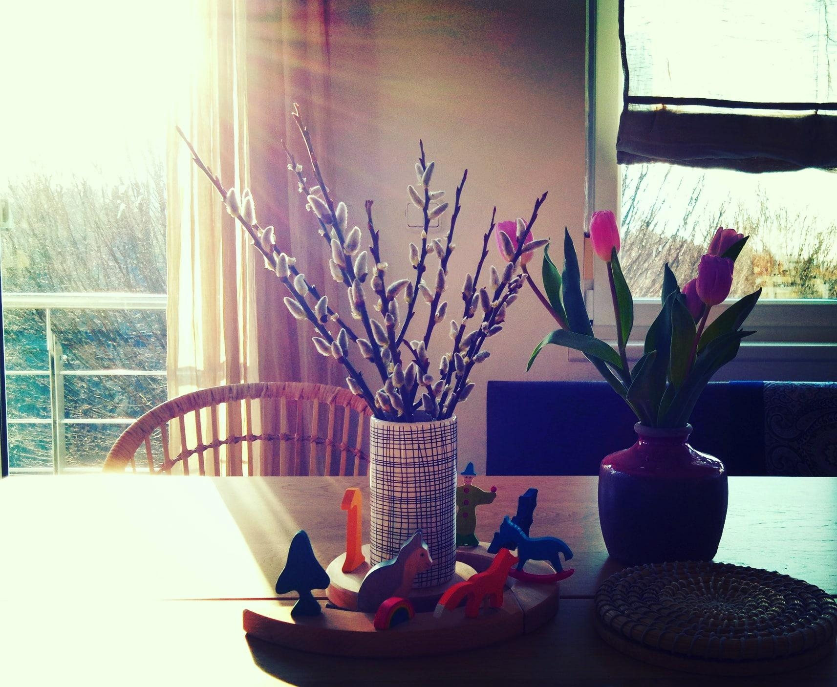Frühling im Haus 🌷☀️💚
#sonne #grimmwoodentoys #tulpen