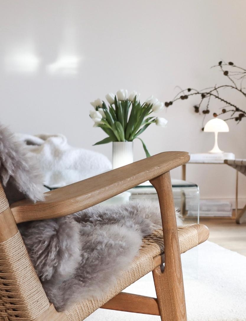 FRÜHLING #wohnzimmer #skandinavischesdesign #louispoulsen #carlhansenandson #frühlingsdeko #tulpen