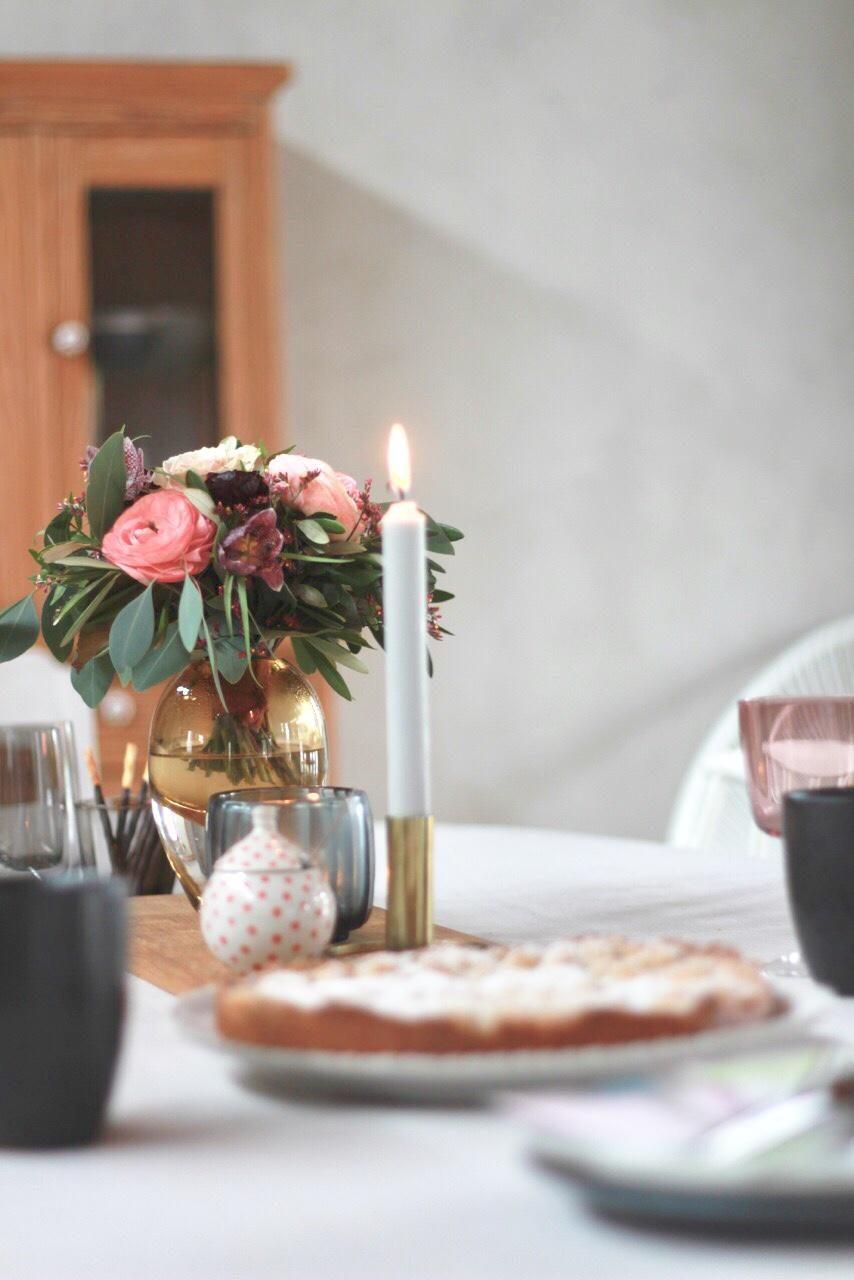 #frühlingsblumen und #apfelkuchen
Geht eigentlich immer, oder?
#gedecktertisch #interior #frühlingsgefühle #esszimmer
