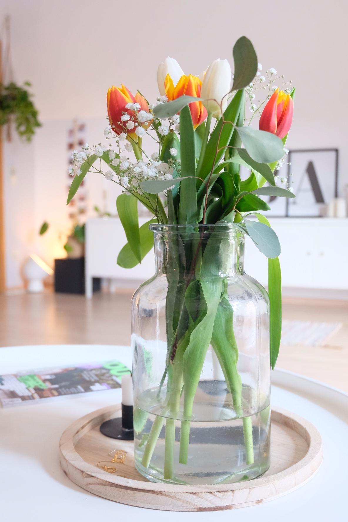 Frühlingsblumenstrauss ! #couchmagazin #flowers #blumen #skandi #living  #