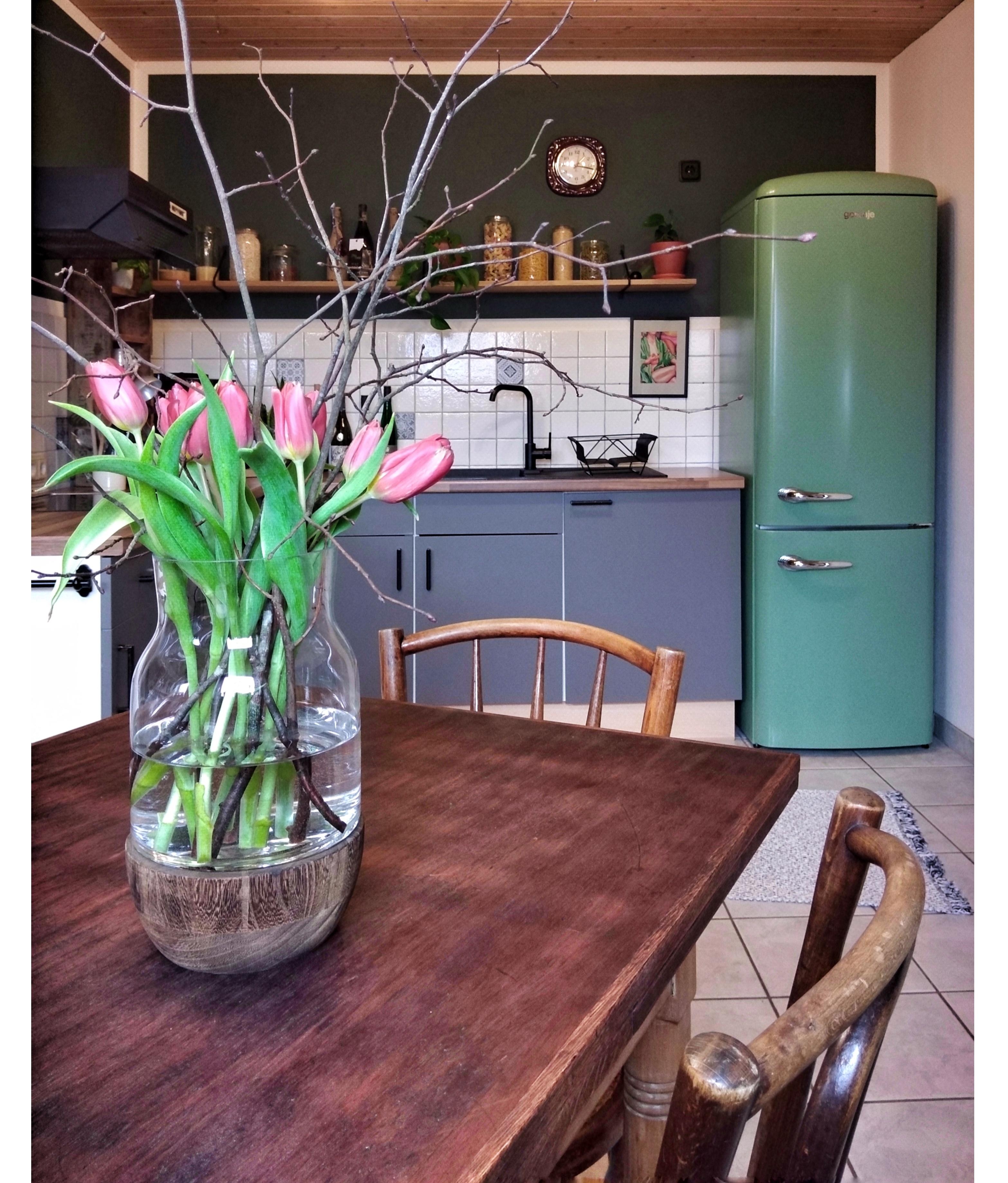 Frühlingsgefühle in der Küche. 🌷💕 #freshflowers #frühling #küche #küchenliebe 