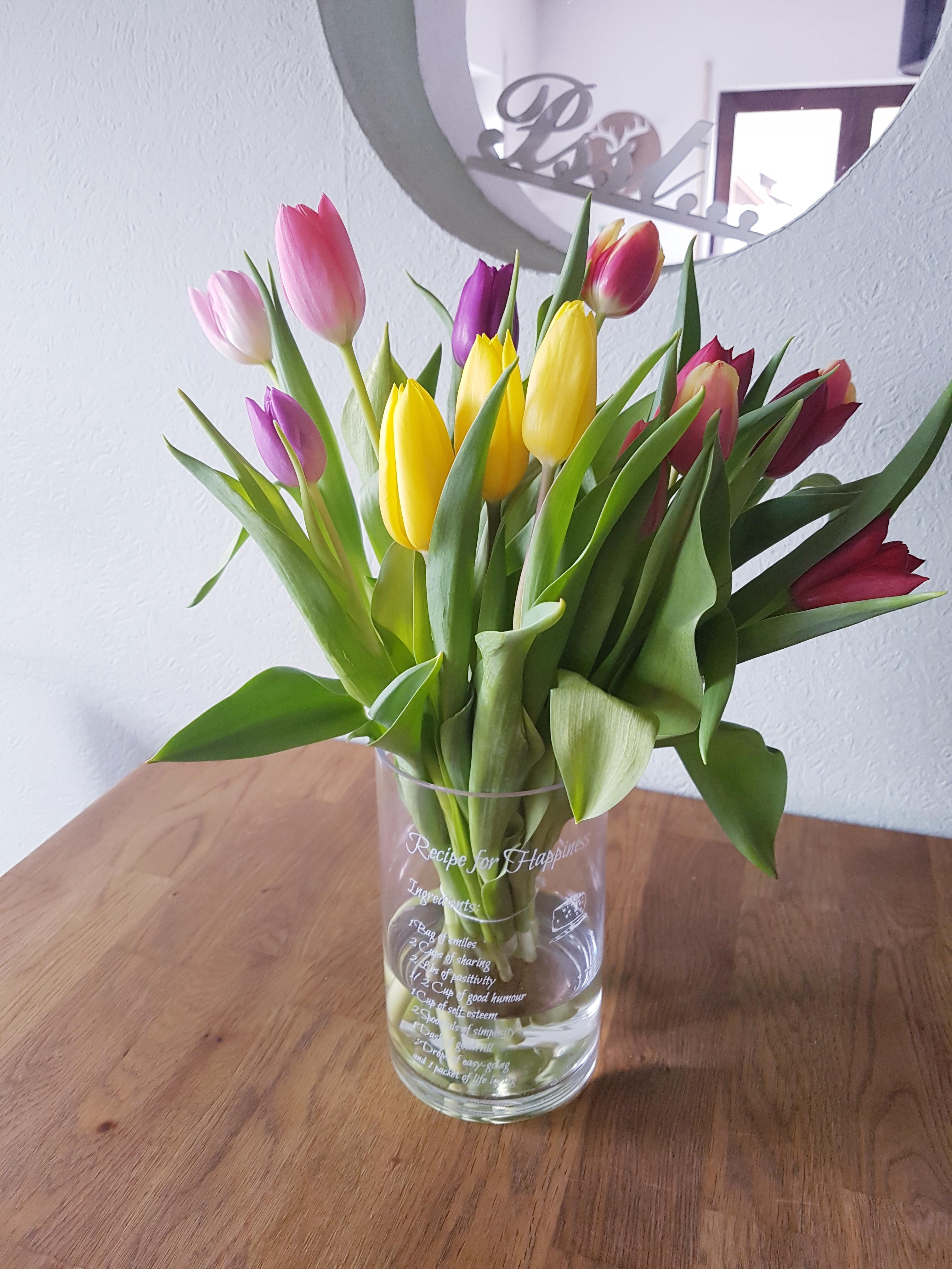 Frühlingsreif...🌷

#livingchallenge#freshflowerfriday #tulpen#frischeblumen#flowers