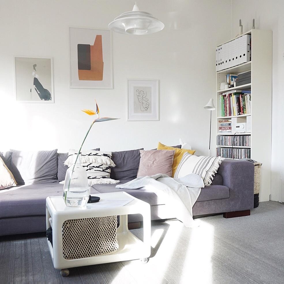 Frühlingssonne im Wohnzimmer
#livingroom #nordlux #vintage #desenio #shelf #nordicliving #myhome