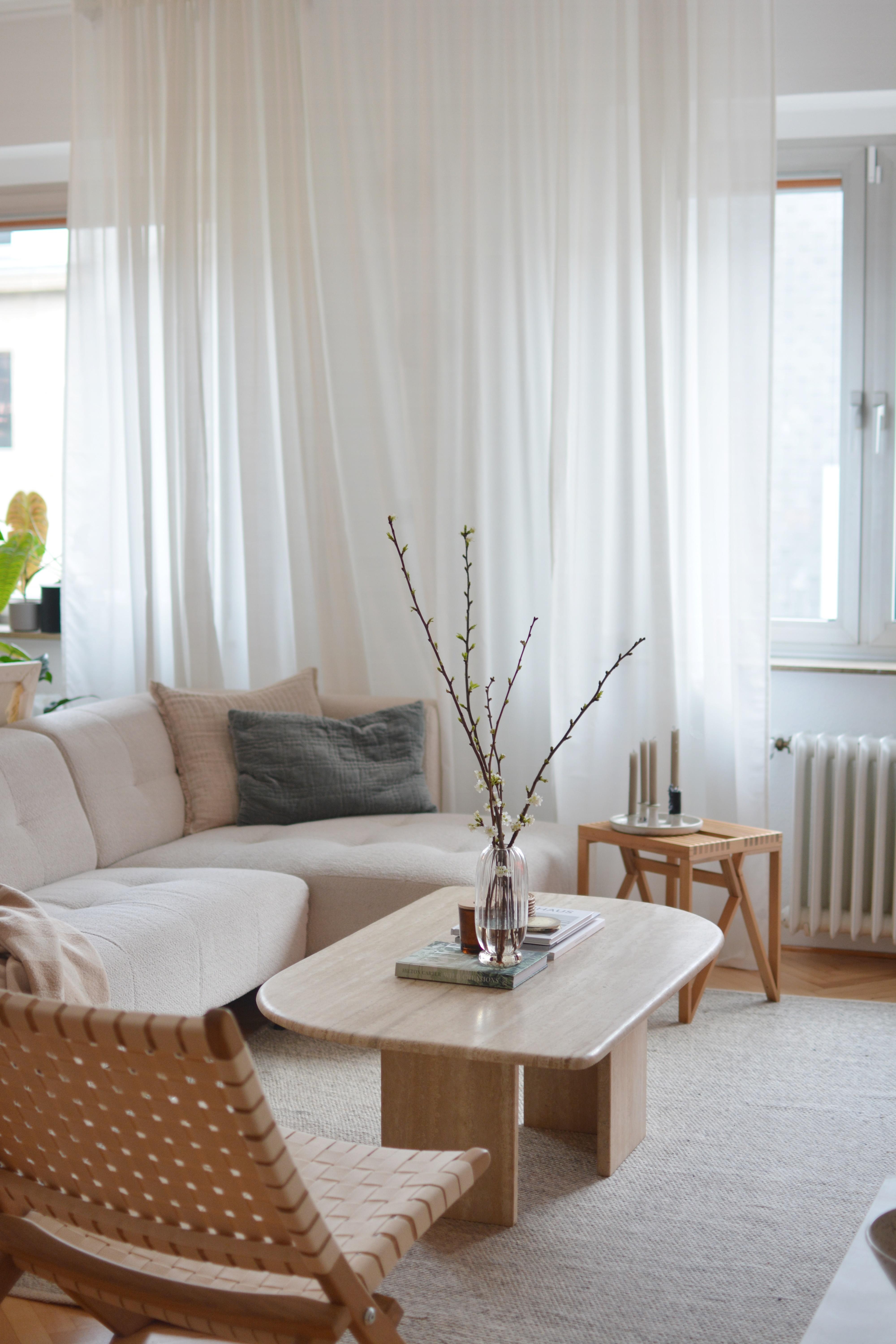 Für die letzte Wohnung zu groß, jetzt perfekt. Unser Travertintisch. 🤍

#naturstein #travertin #wohnzimmerliebe