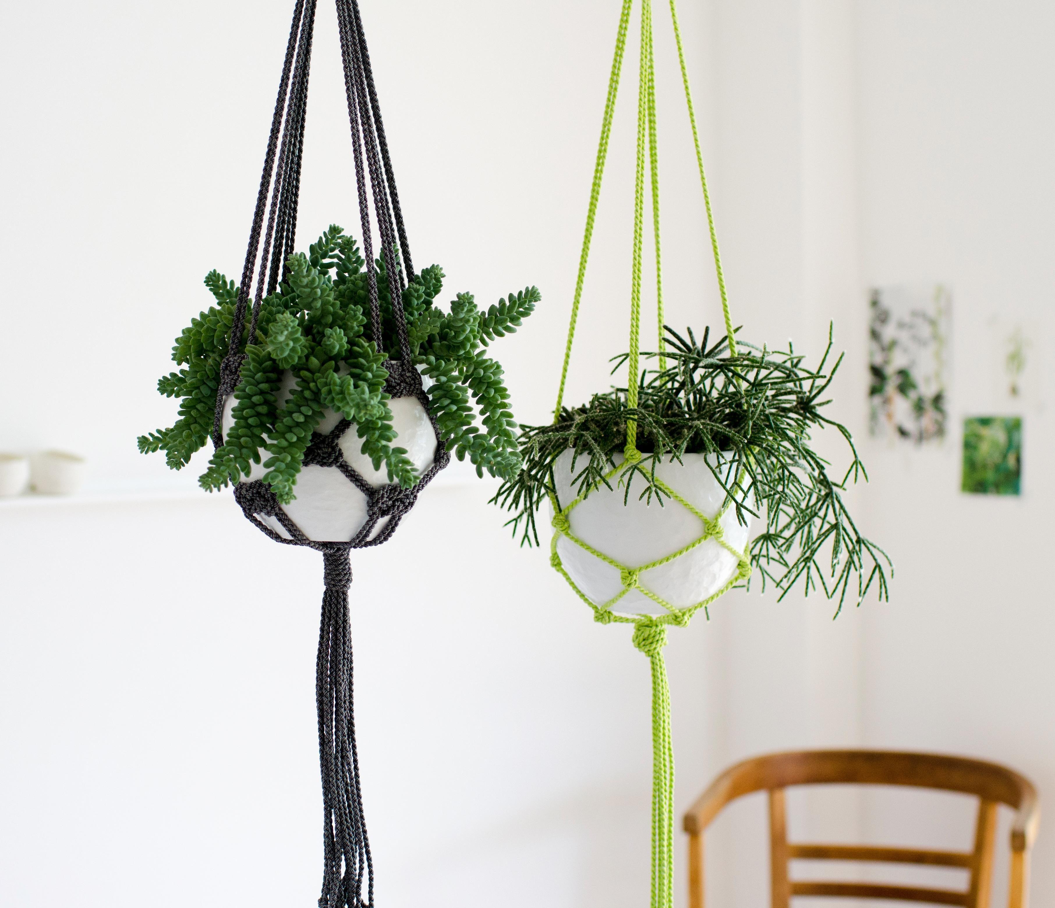Für entspannt abhängende Pflanzen: #makramee Blumenampeln #DIYweek #DIYdeko #urbanjungle #diy #sukkulenten