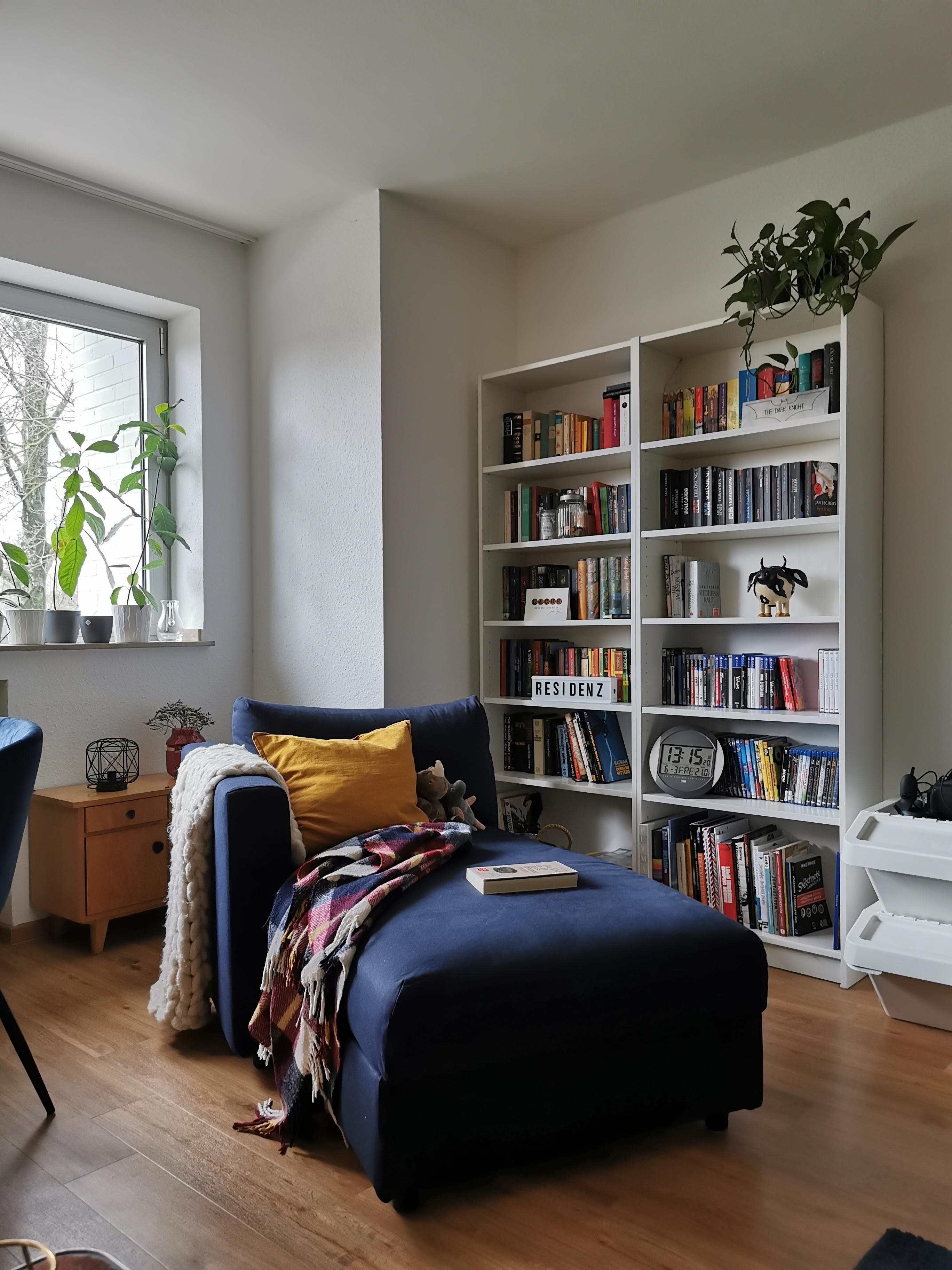 Füße hoch ein Buch und ein Kaffee dazu und das zu Hause genießen. #wohnzimmer #leseecke #mehralszuhause
