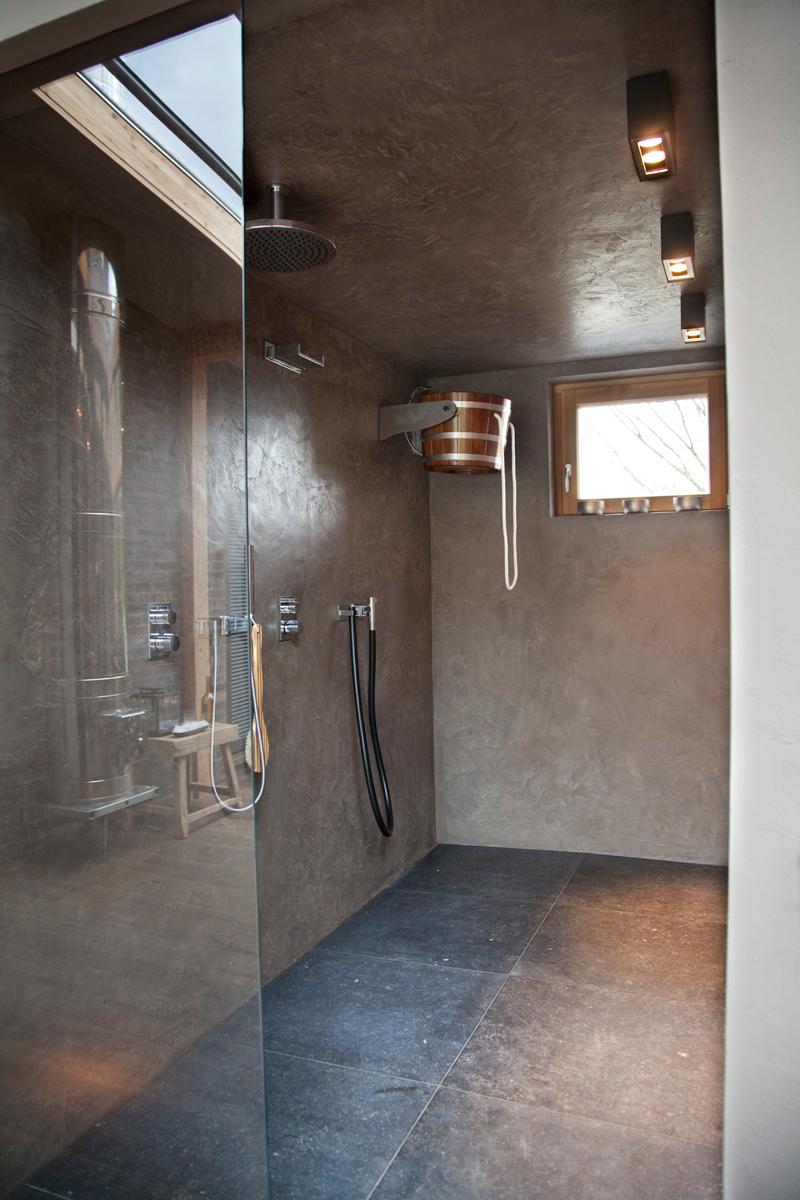 Fugenlose Dusche in wasserfestem Putz #fugenlosesbad ©Julika Hardegen