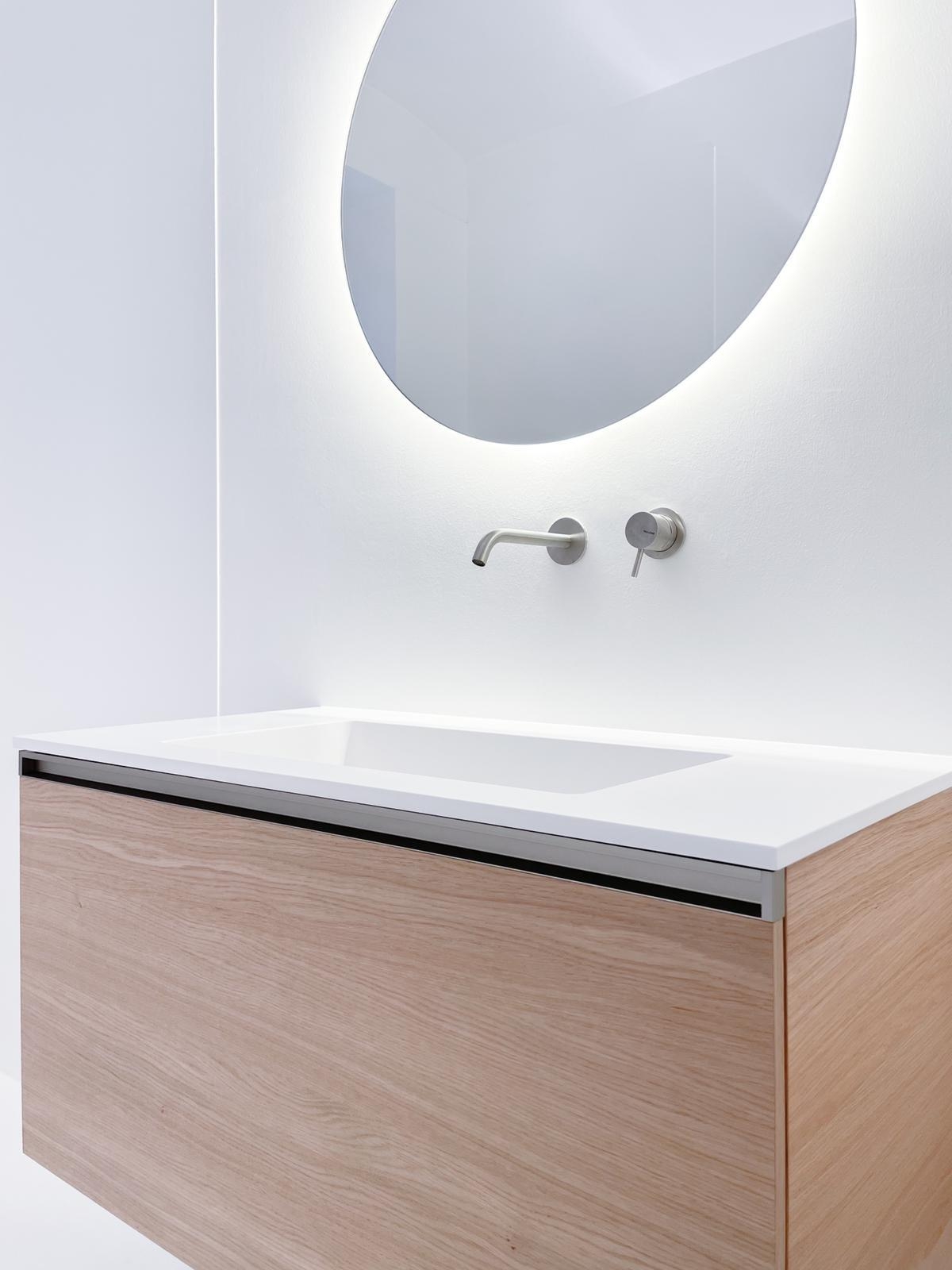 Gästebadezimmer.
#bathroom # scandistyle #minimalism #whiteliving #whitehome 