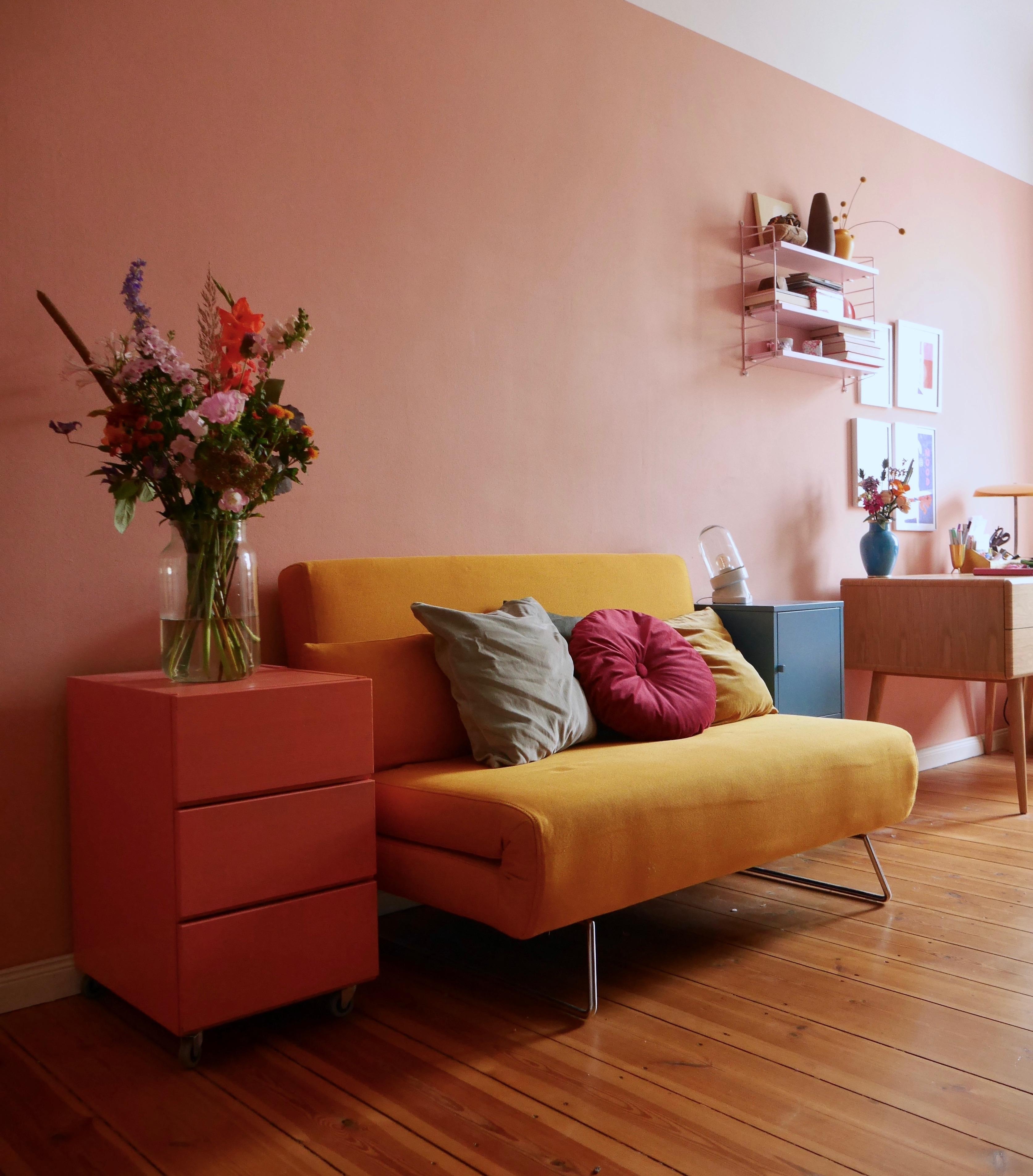 #gästezimmer #gemütlich #farben #rosa #gästebett #schreibtisch #arbeitsplatz