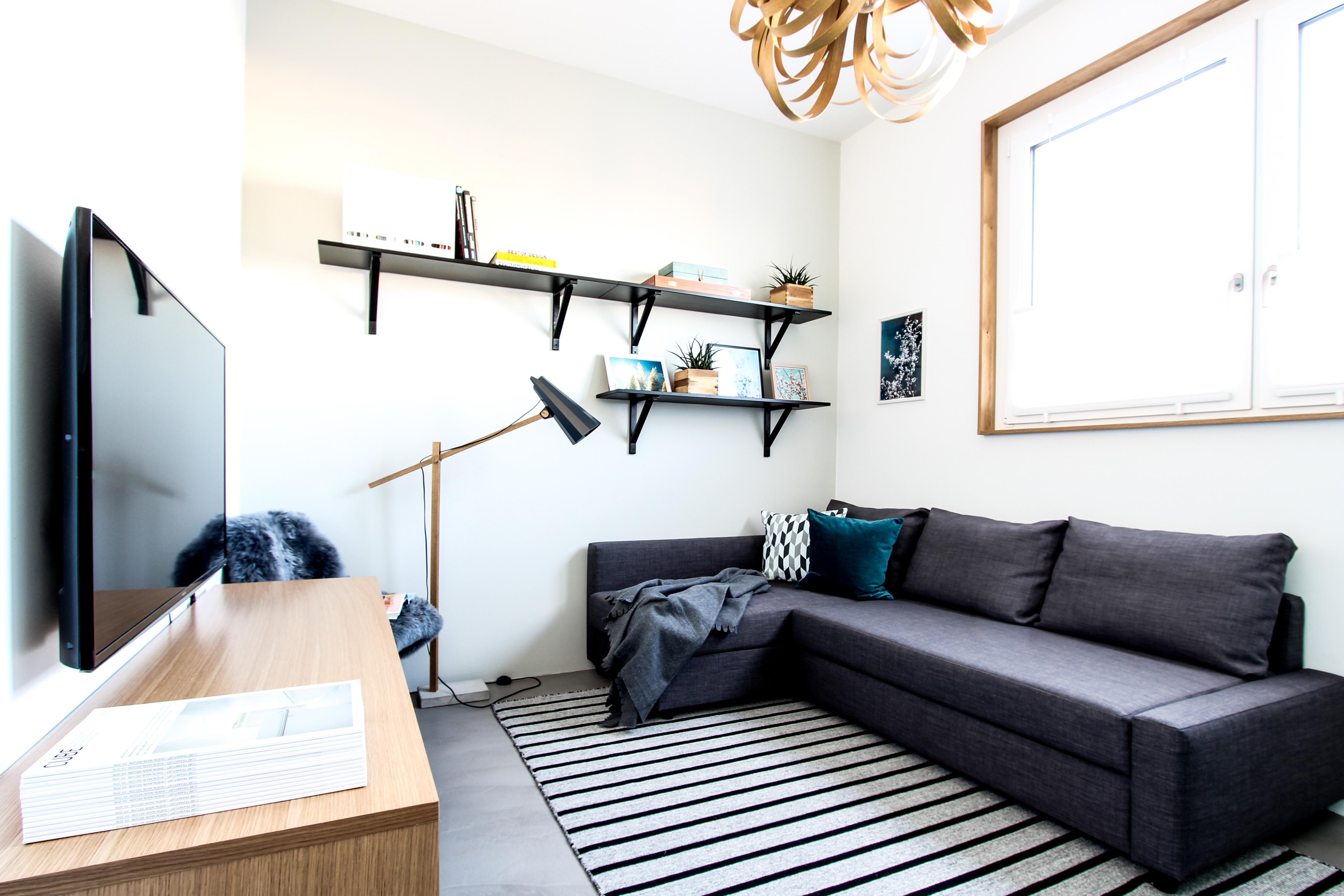 Gästezimmer mit Retro-Charm #teppich #sideboard ©EXTRAVIEL office & home design