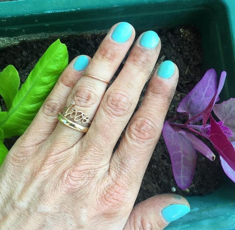 Gardening in style - mit meiner 💛Ring-Kombi macht das Buddeln noch mehr Spaß... #fashionbeautychallenge #accessoires